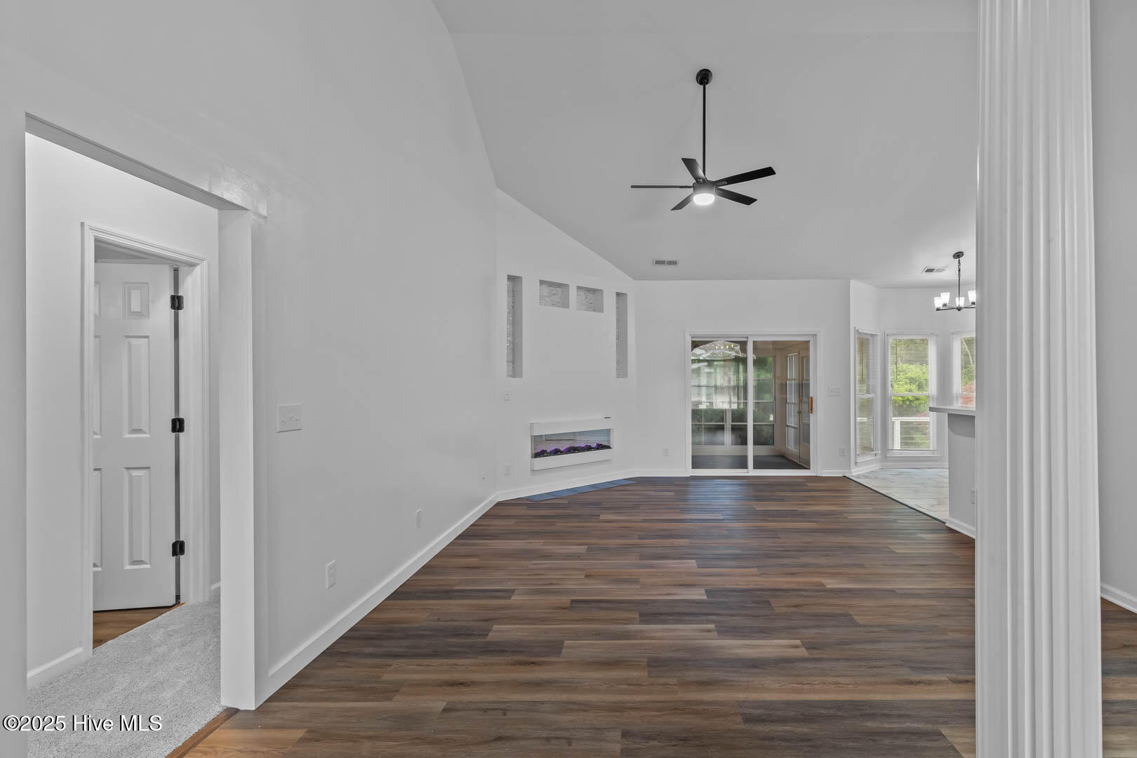 100544064 | Photo 12