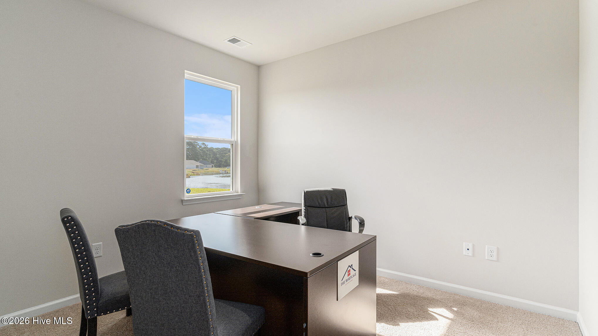 100548930 | Photo 14