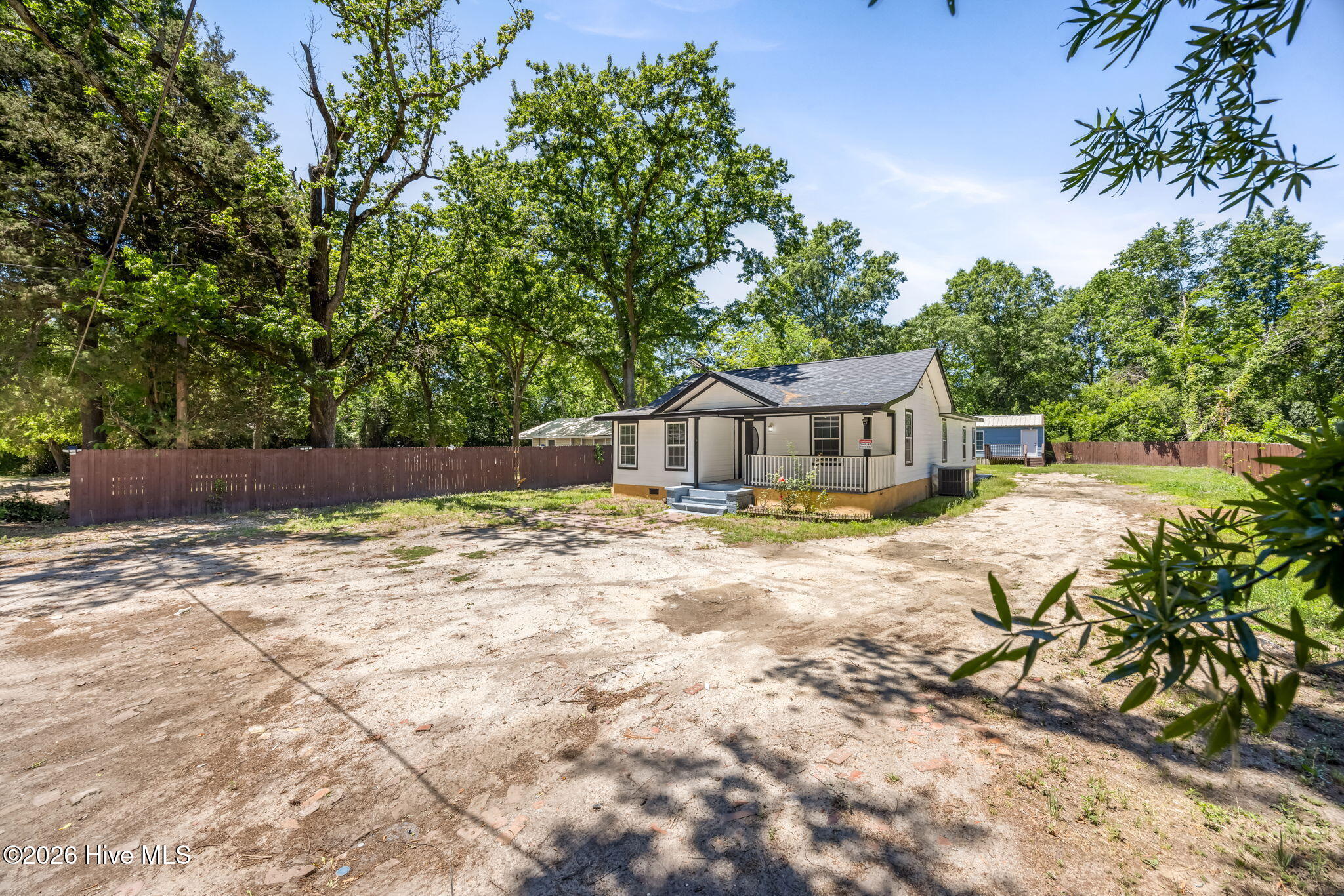 5-web-or-mls-1917 Haynie Drive-48