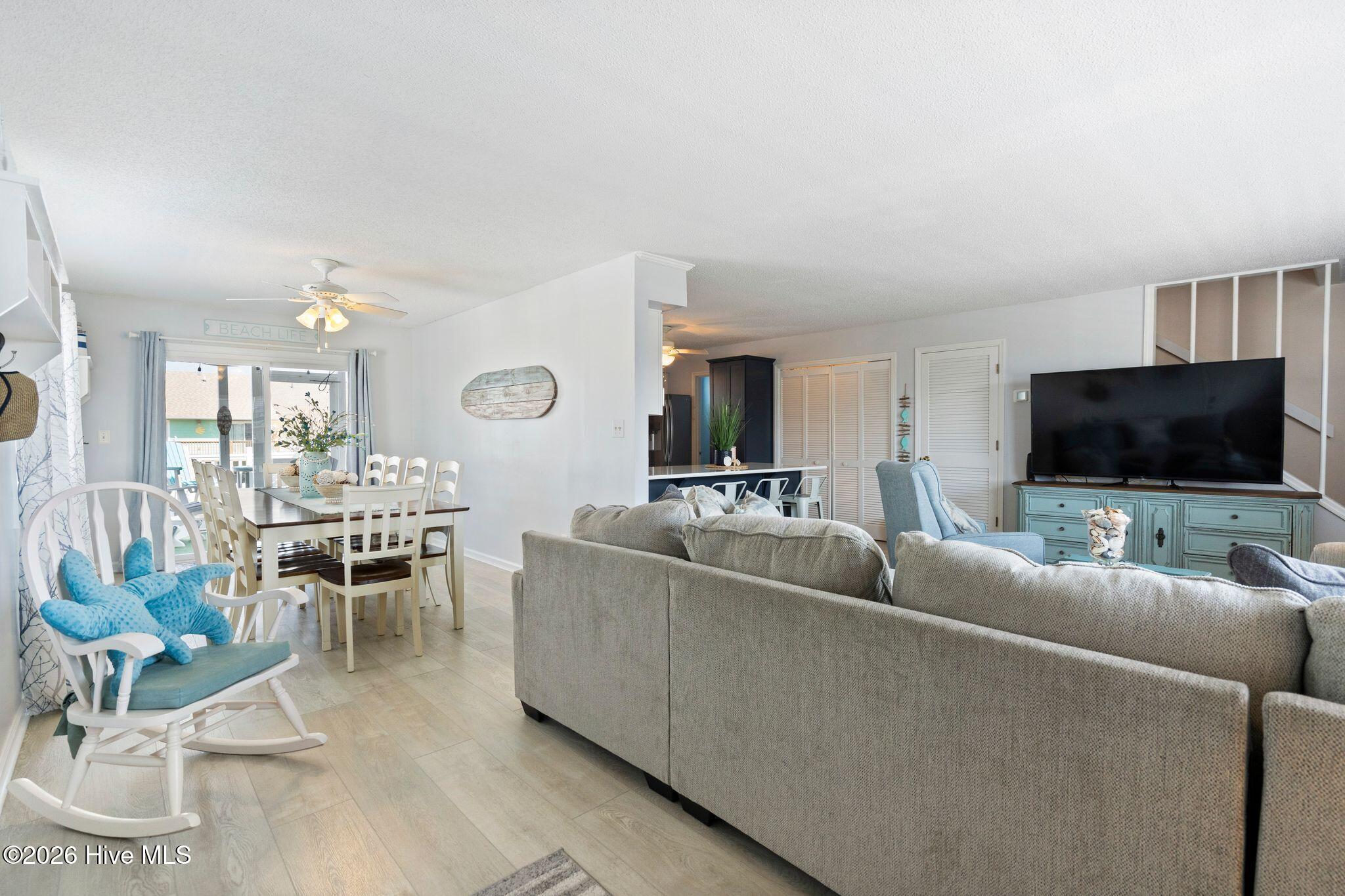 100559902 | Photo 12