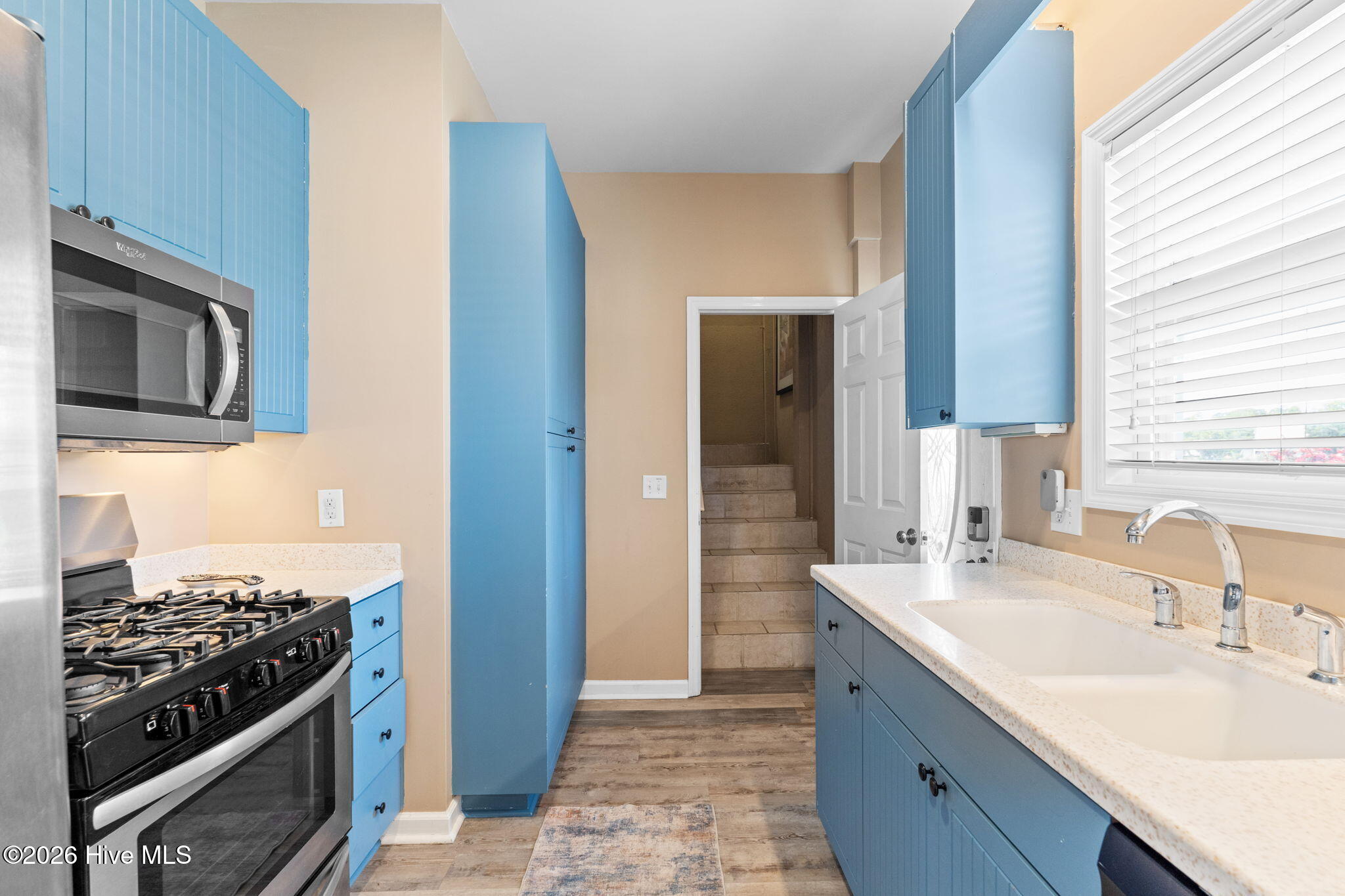 100570592 | Photo 21