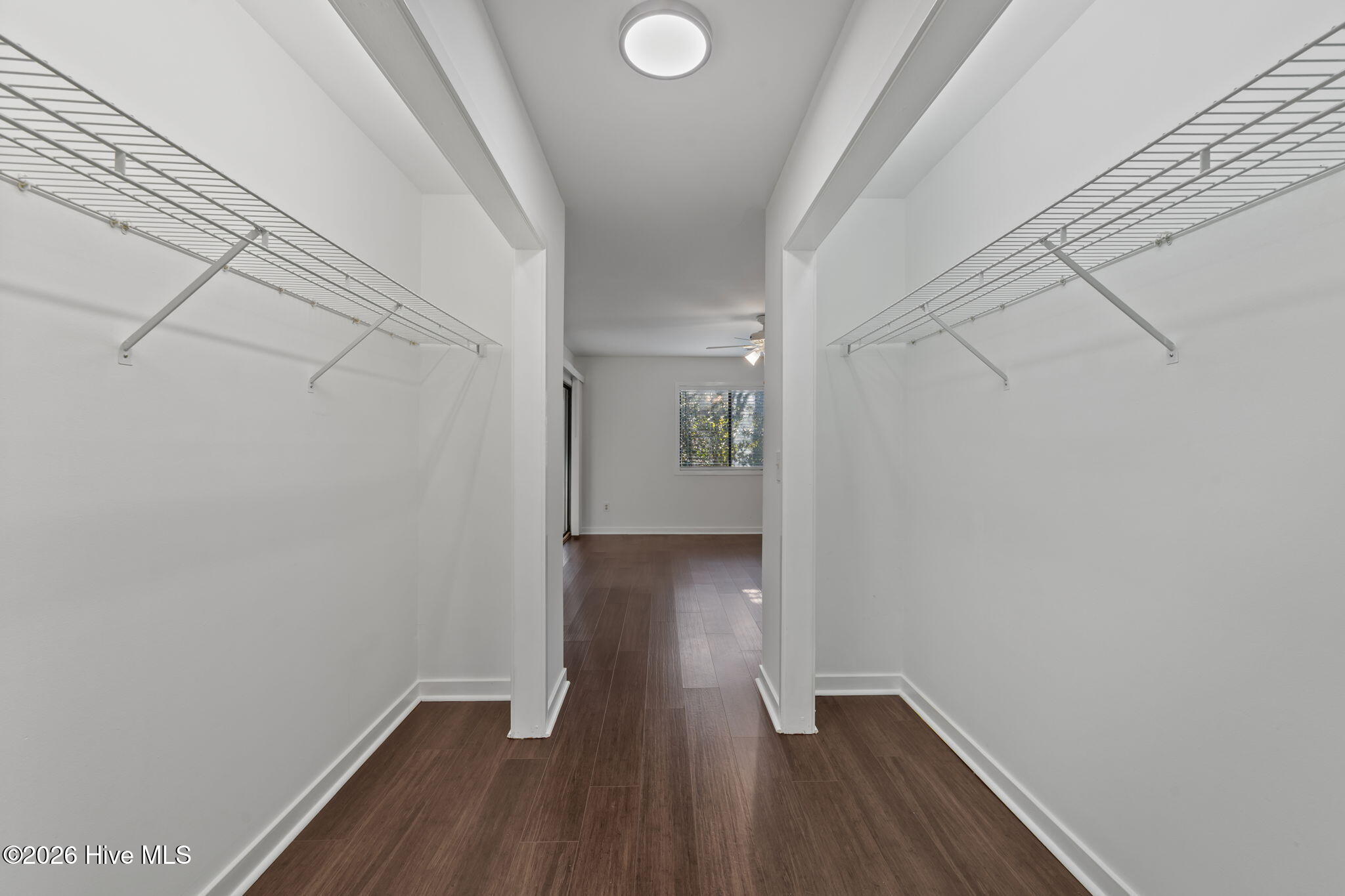 100553708 | Photo 11