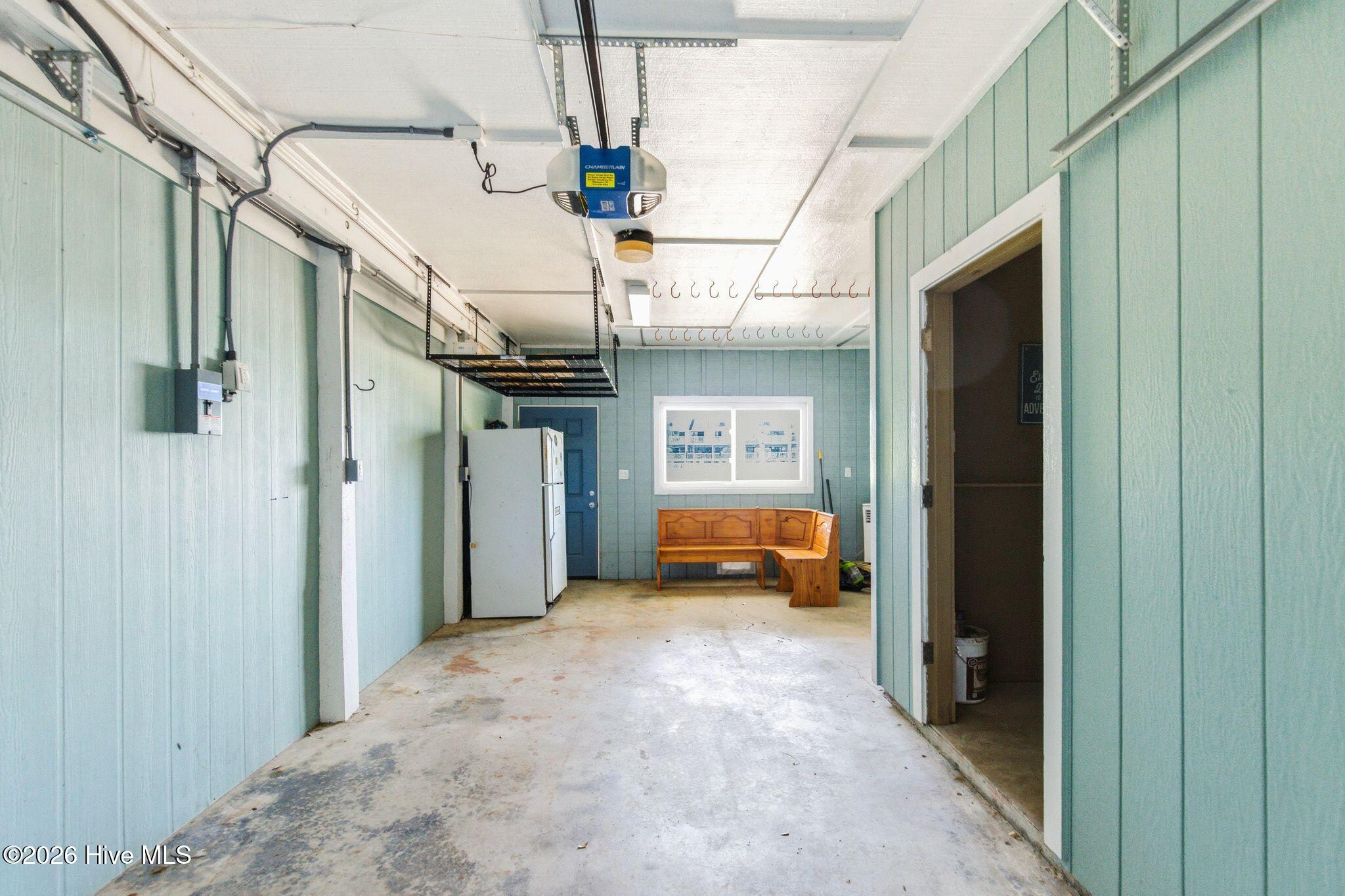 100568885 | Photo 43