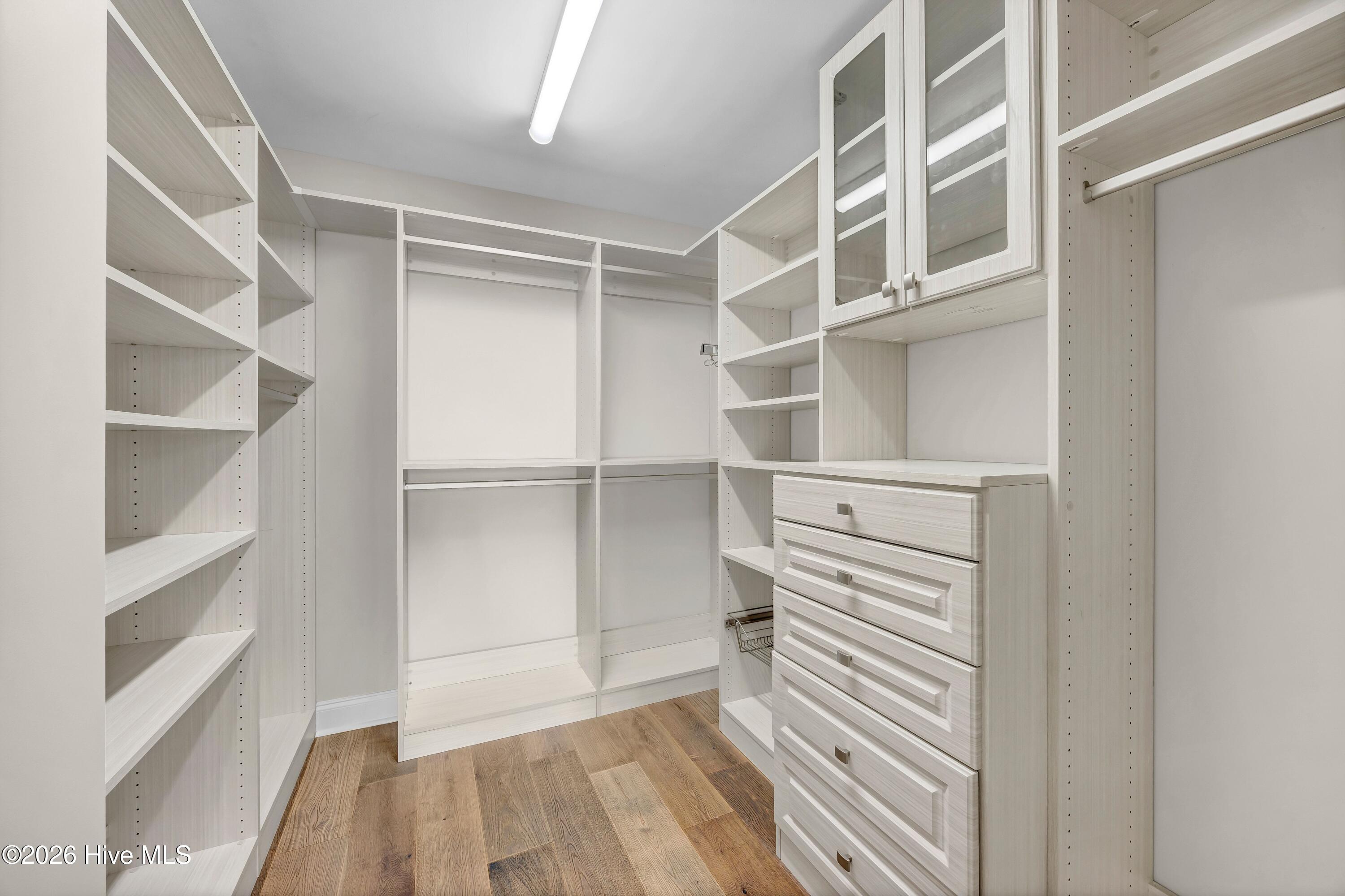 100563569 | Photo 21