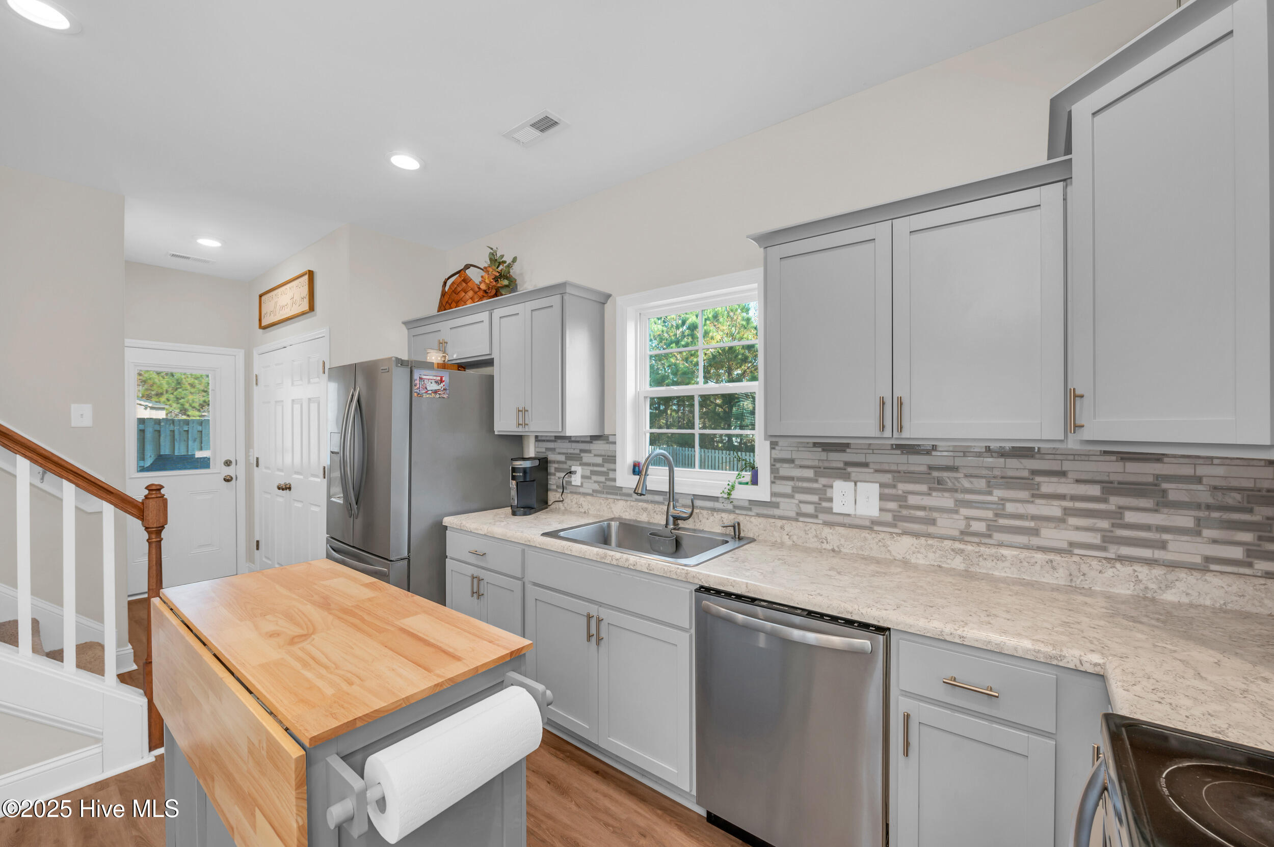 100542089 | Photo 15