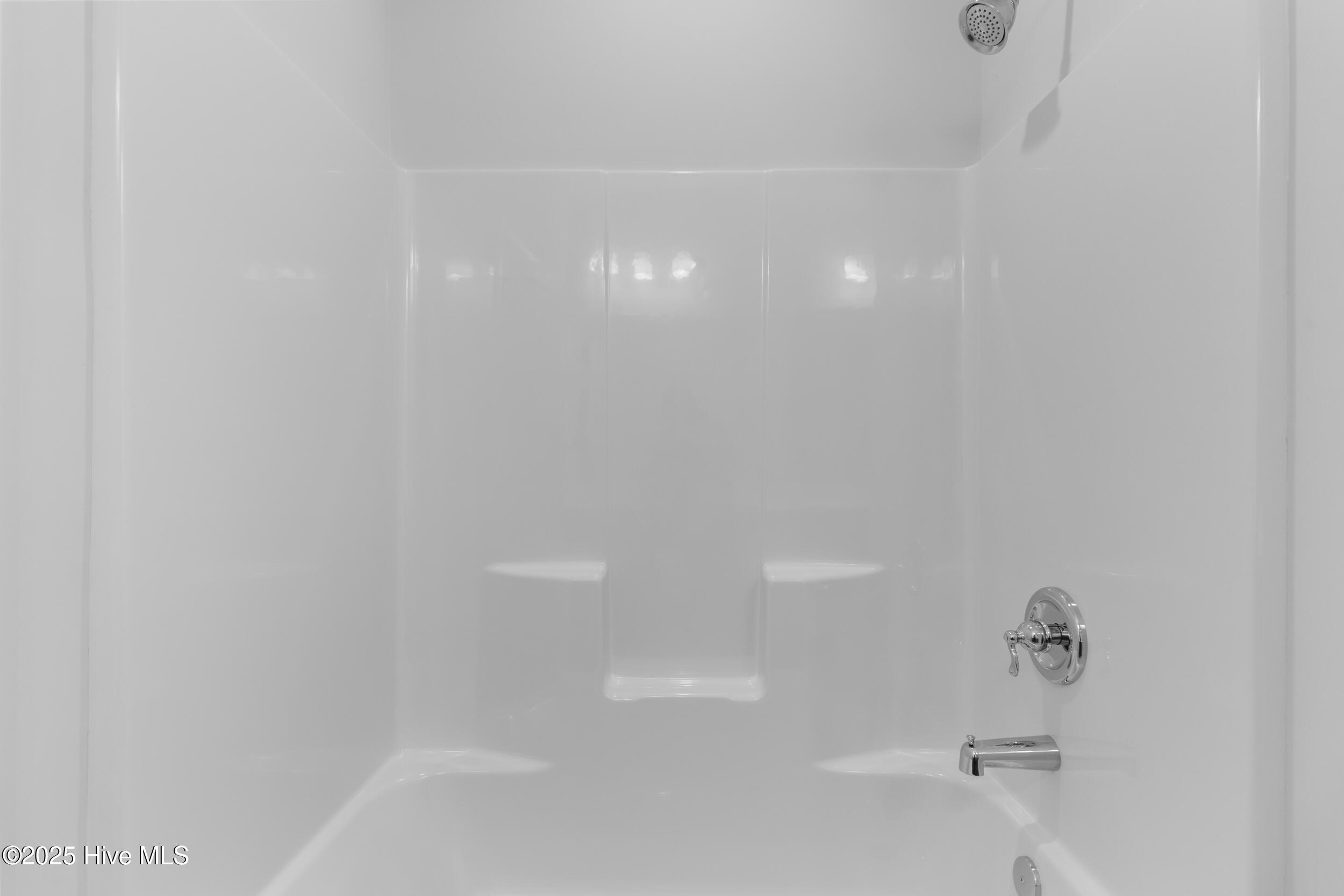 100561521 | Photo 33