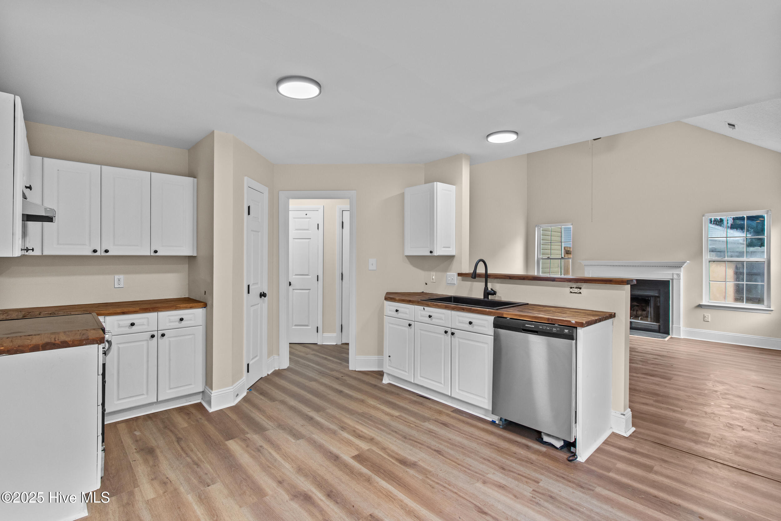 100532655 | Photo 10