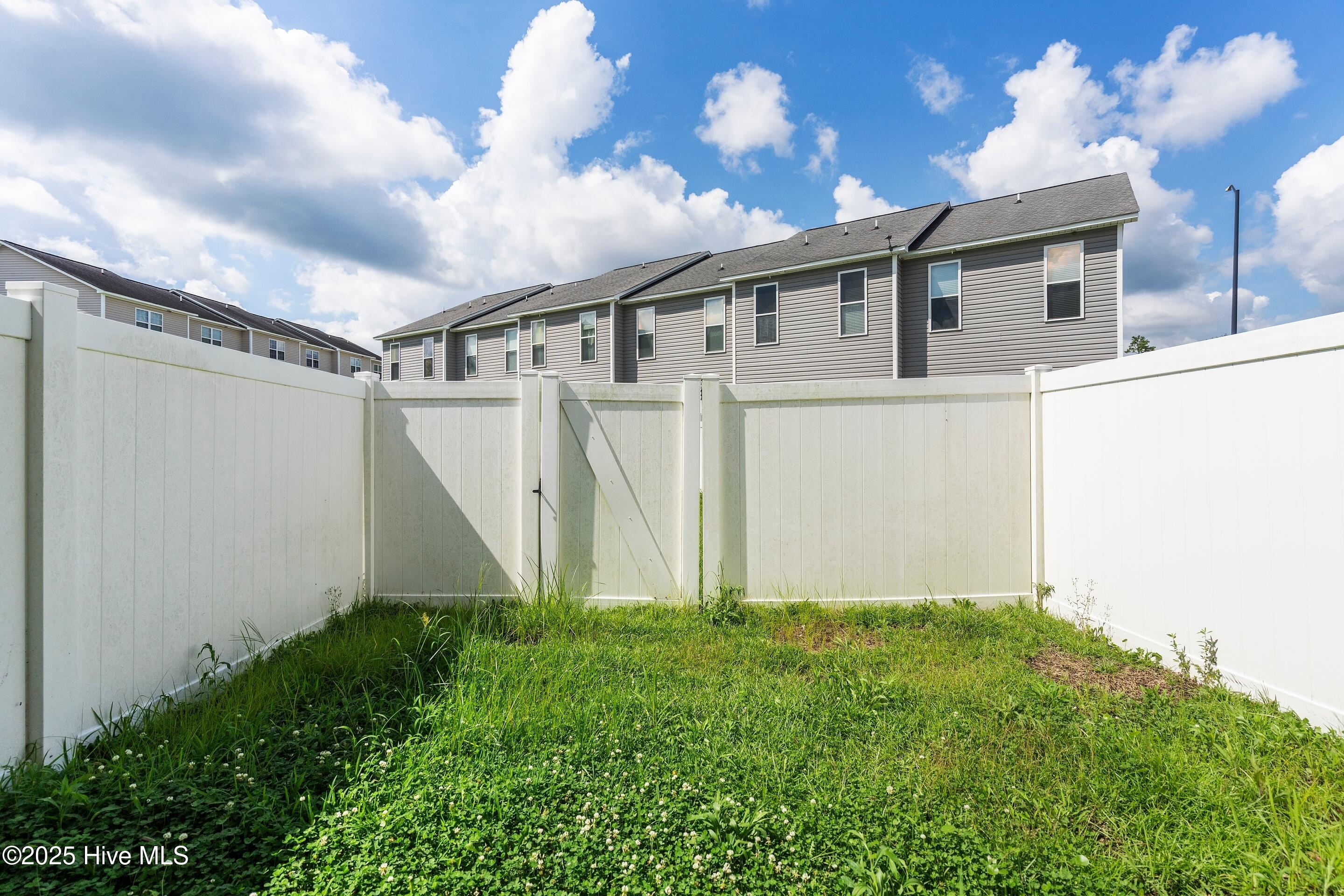 100525972 | Photo 32