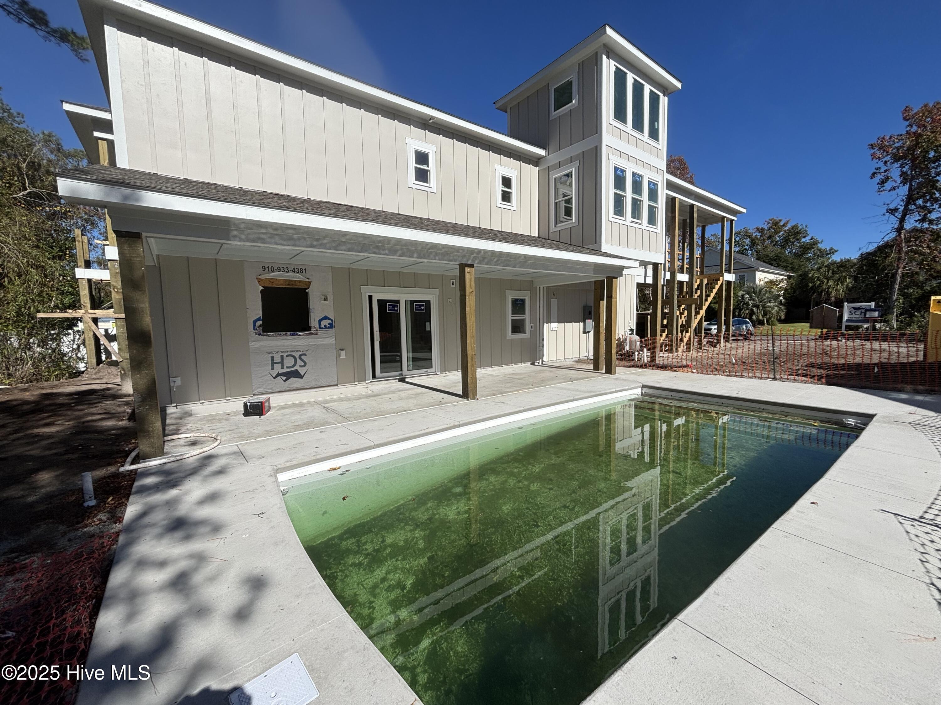 100516902 | Photo 124