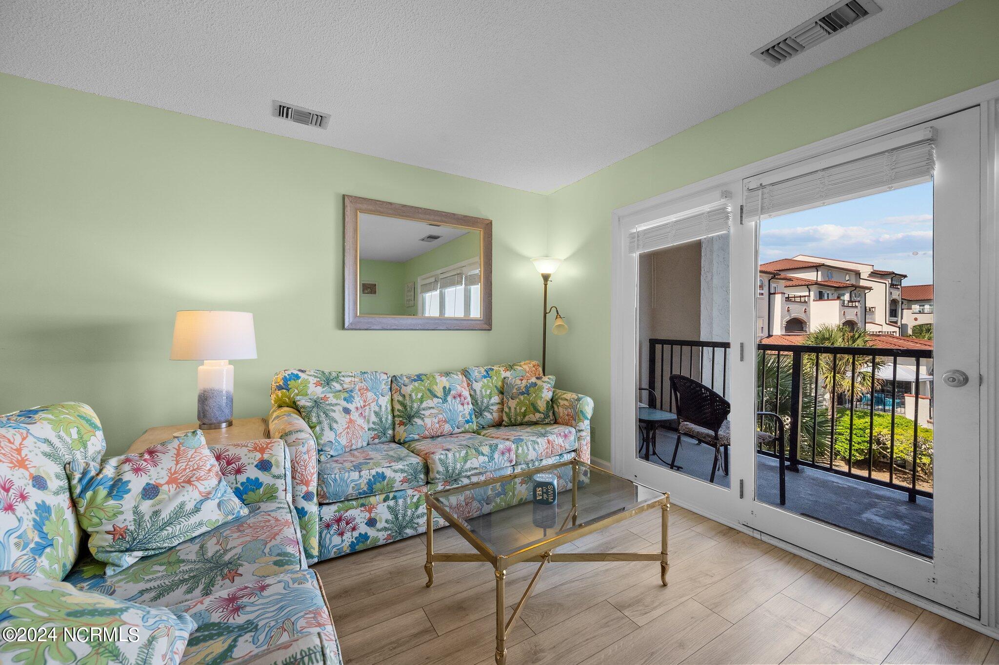 100461796 | Photo 13