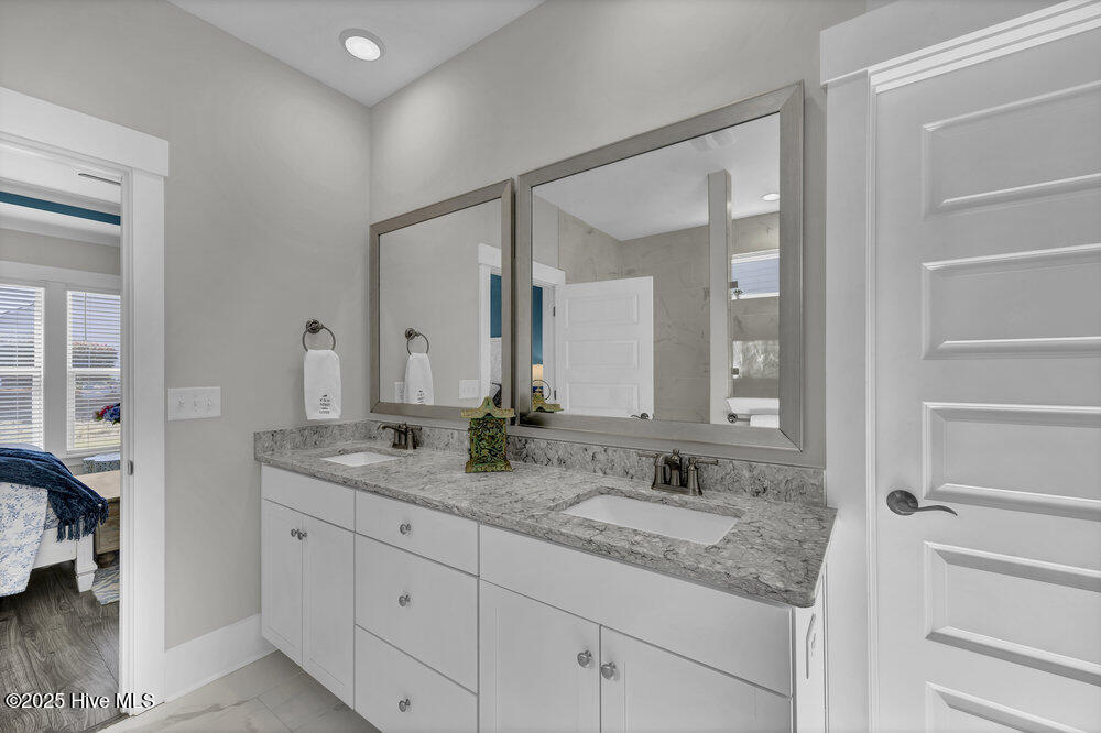 100540446 | Photo 30