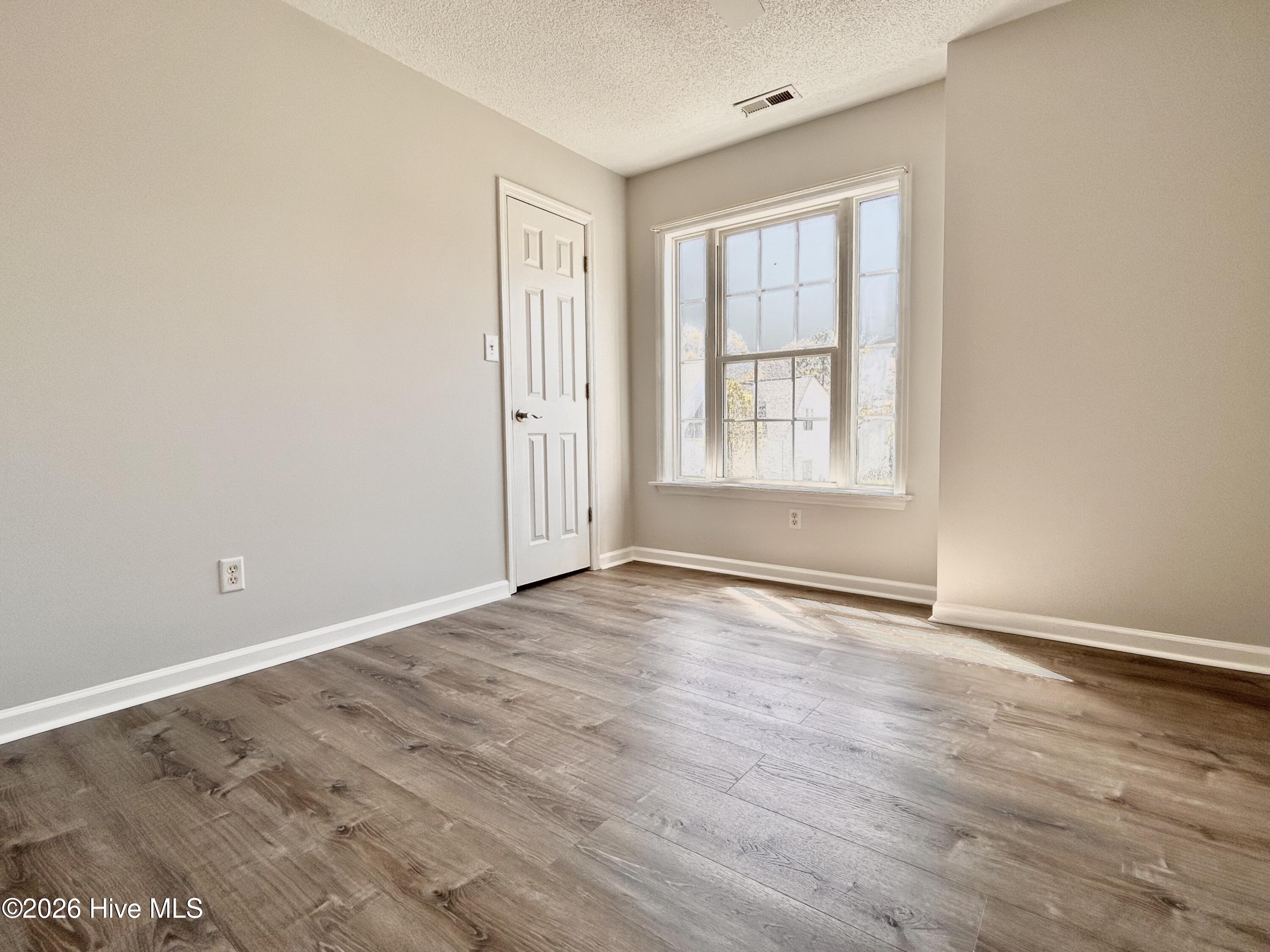 100564341 | Photo 32