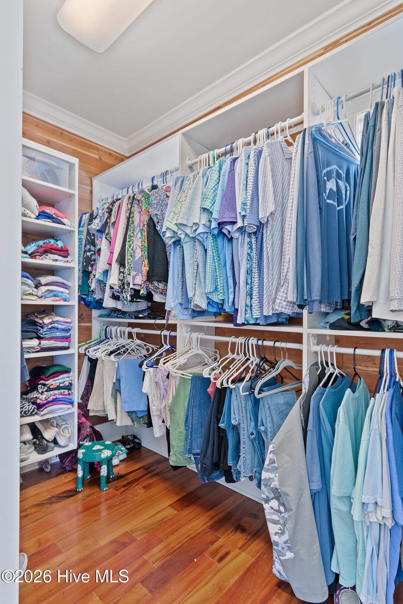 100562772 | Photo 45