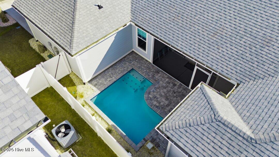 100543615 | Photo 36