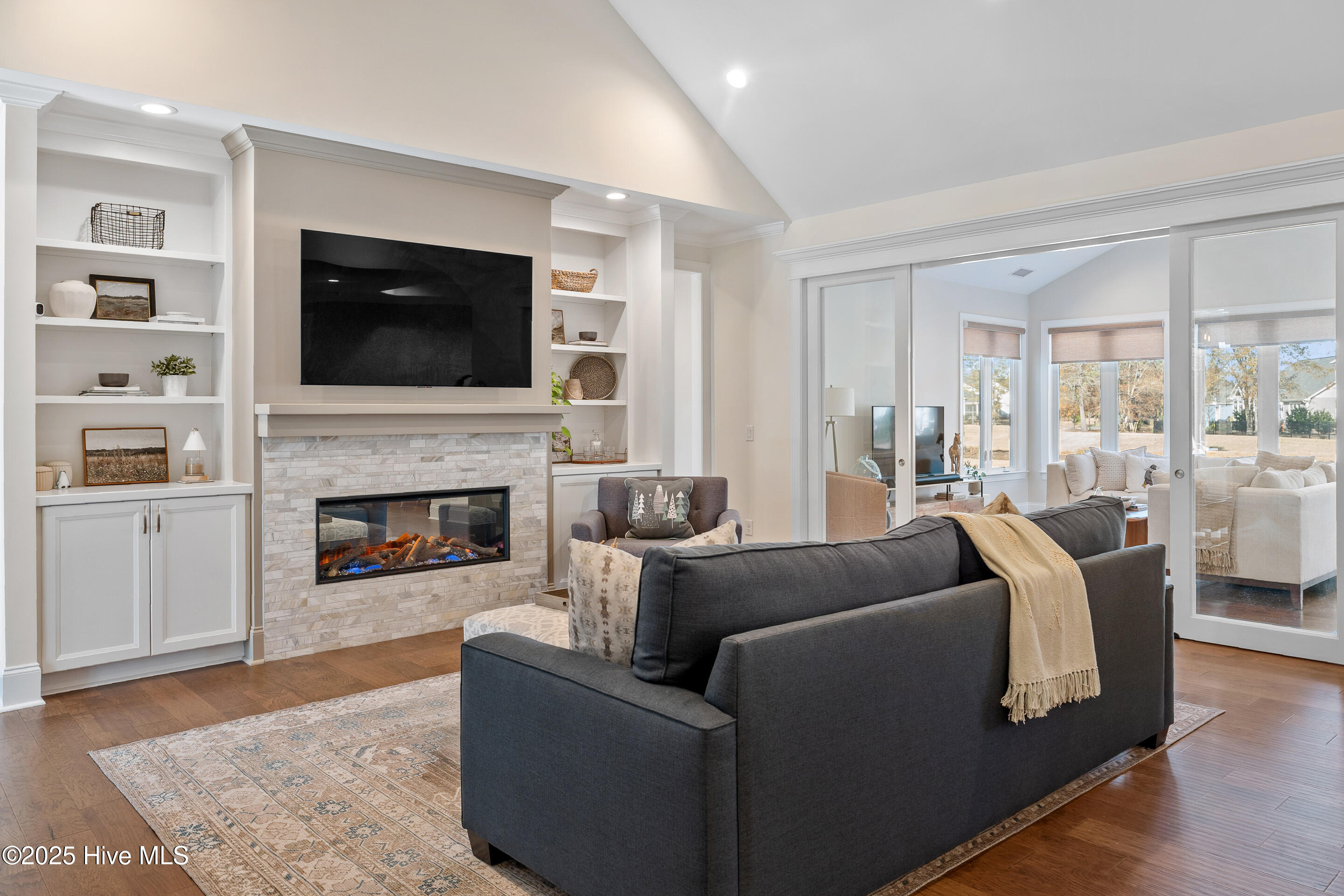 100545902 | Photo 62