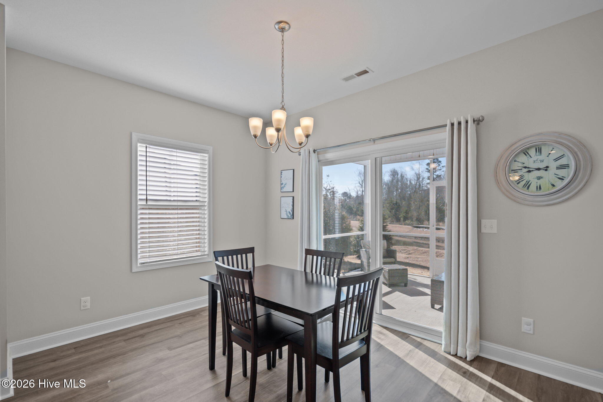 100557039 | Photo 19