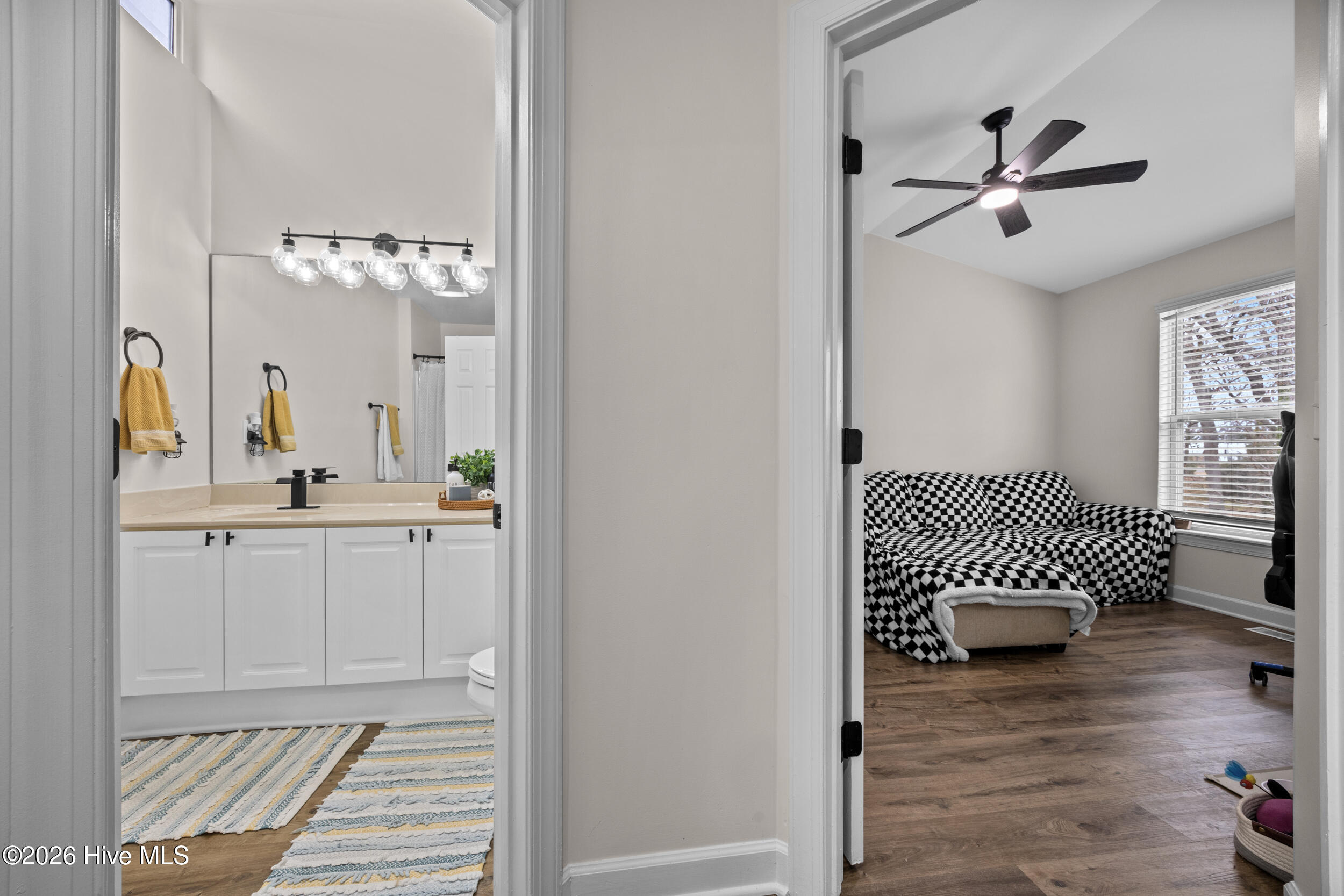 100567822 | Photo 30