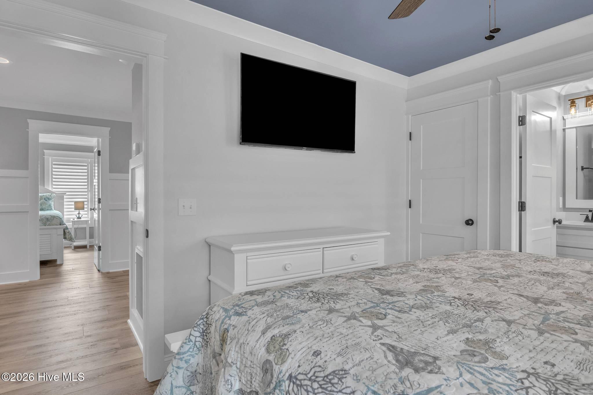 100558345 | Photo 51