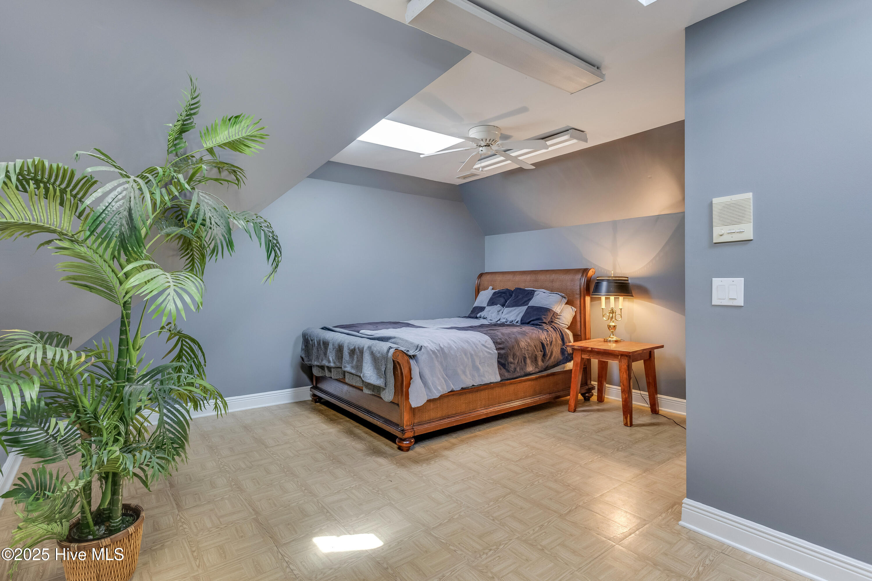 100517619 | Photo 51