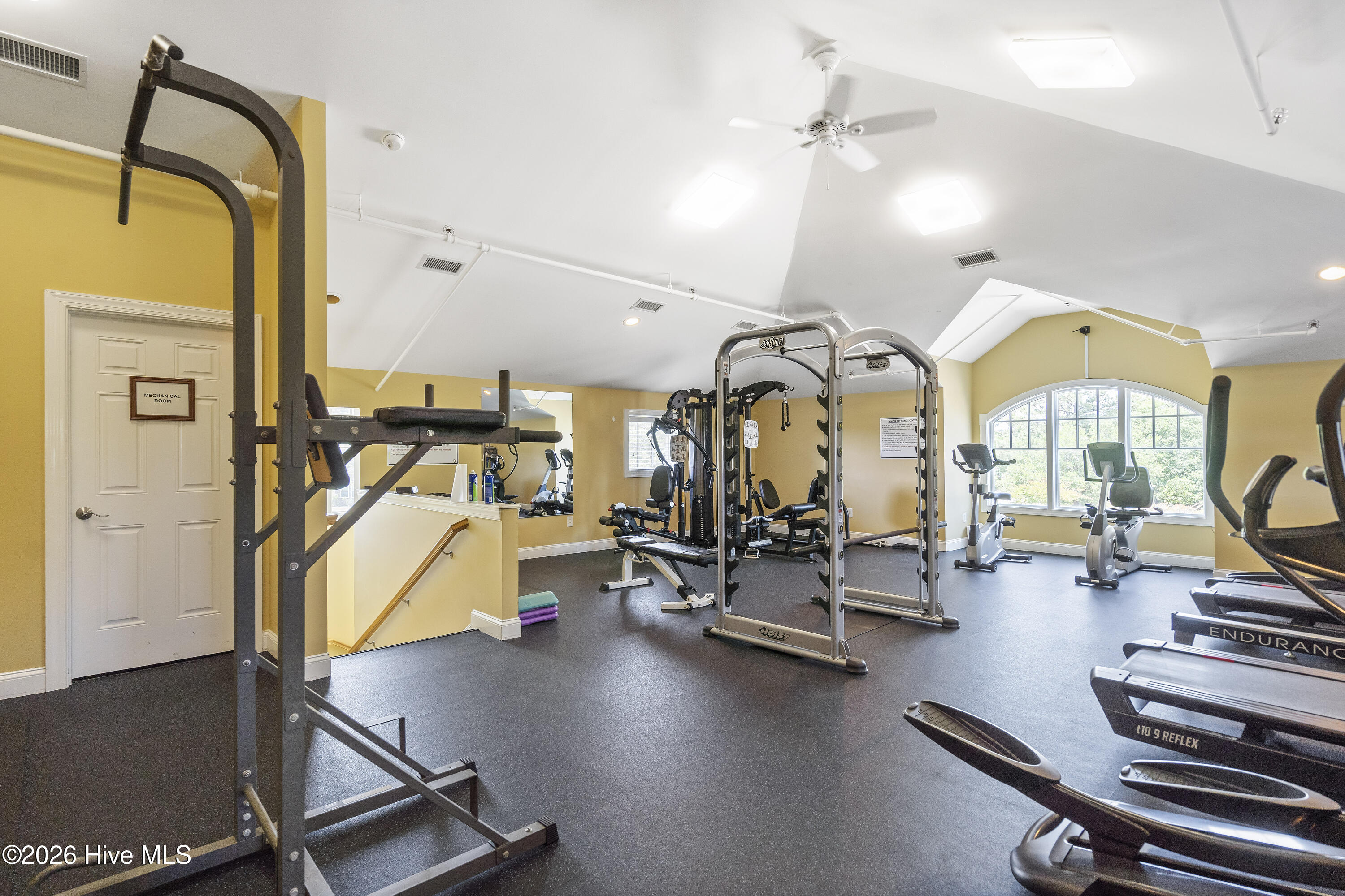 100562110 | Photo 128