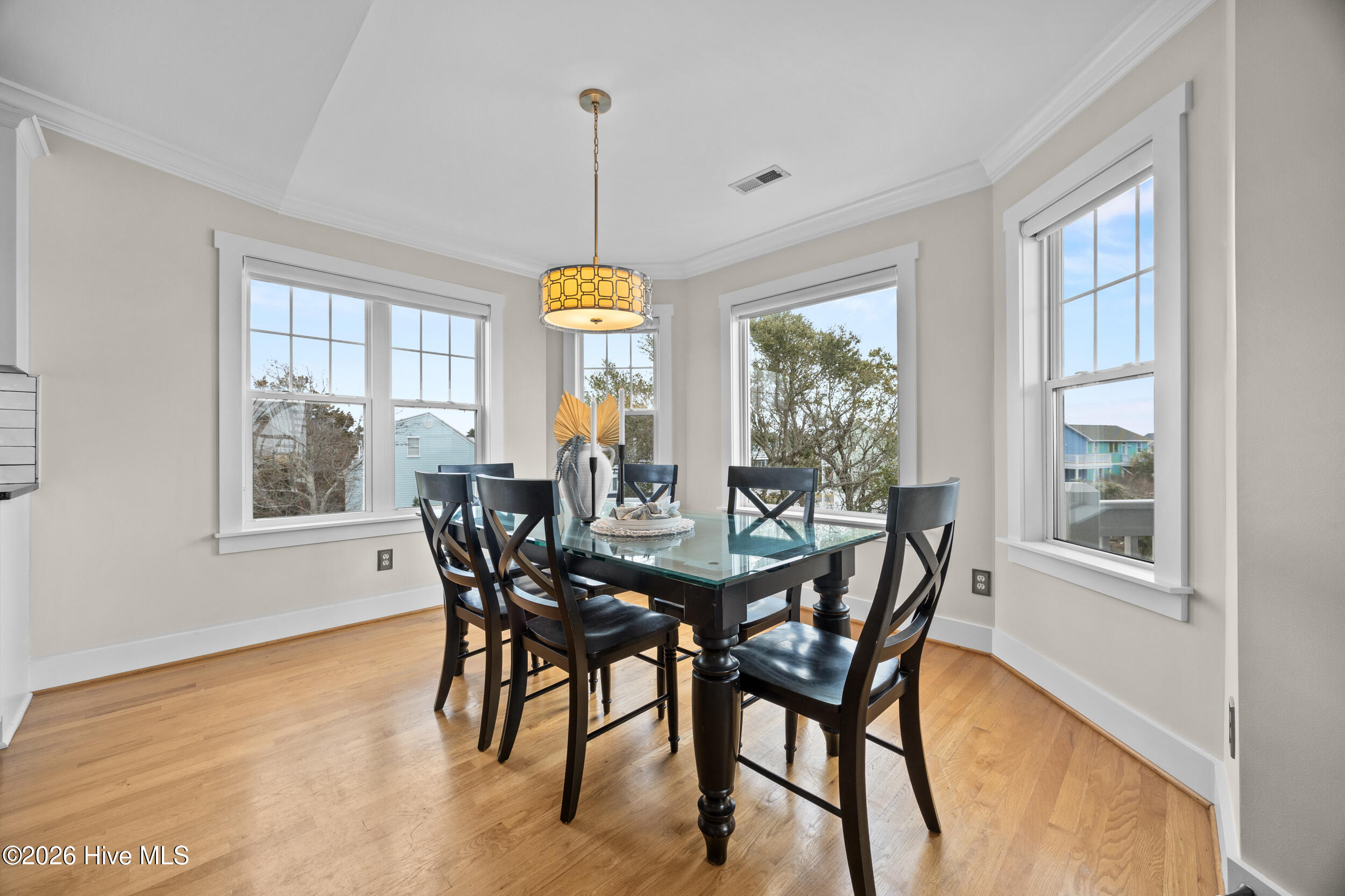 100552893 | Photo 26