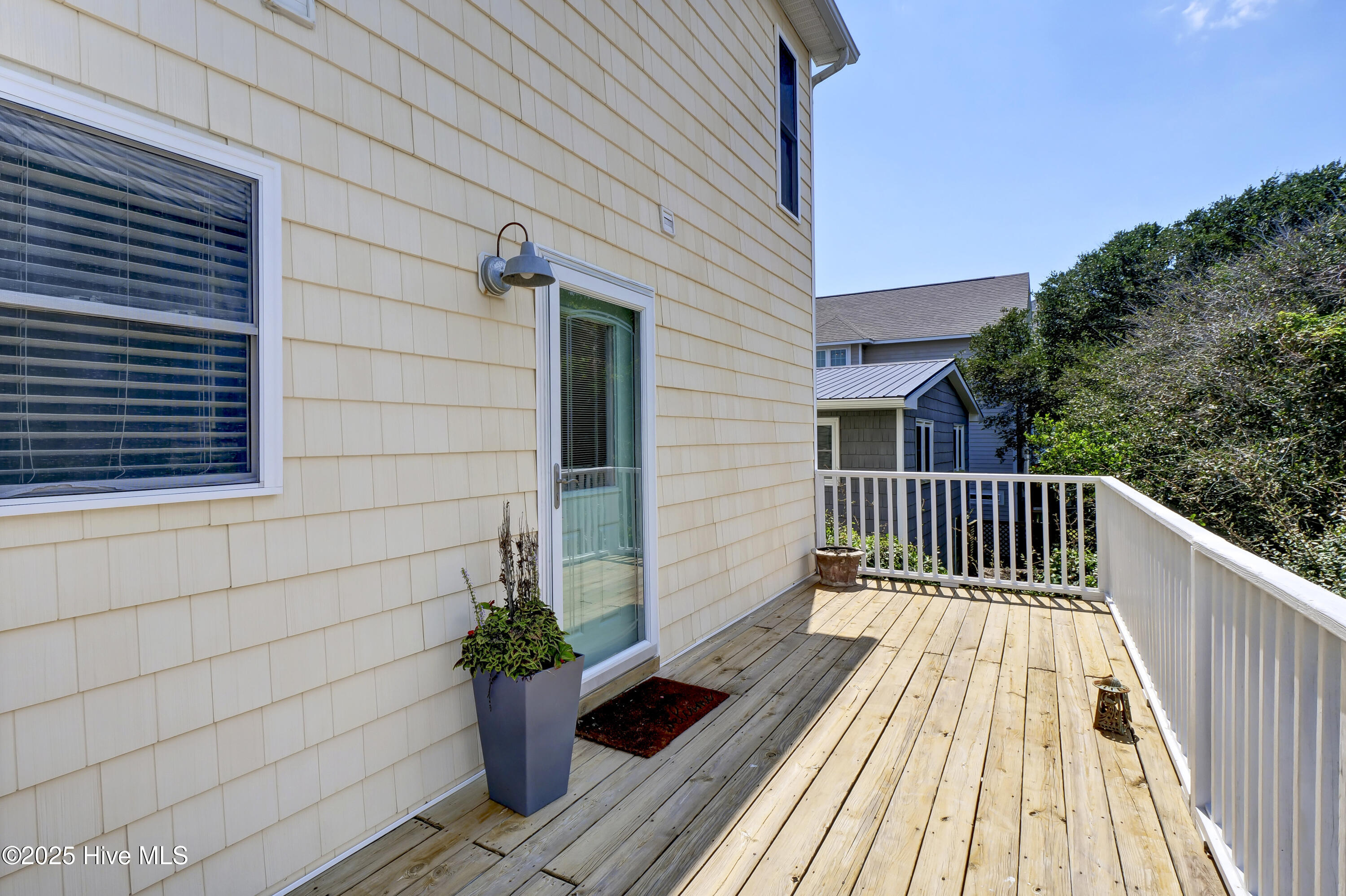 100521300 | Photo 14