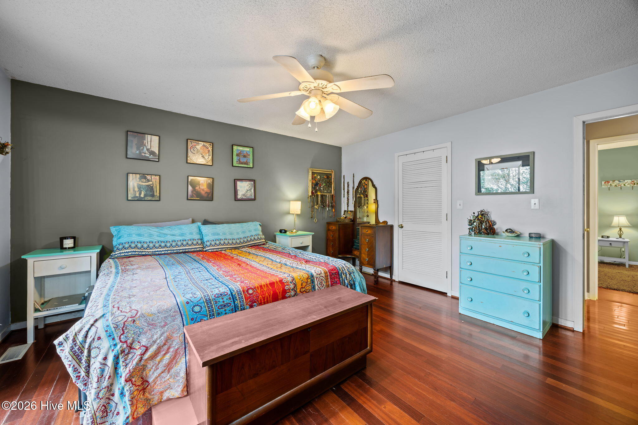 100552337 | Photo 15