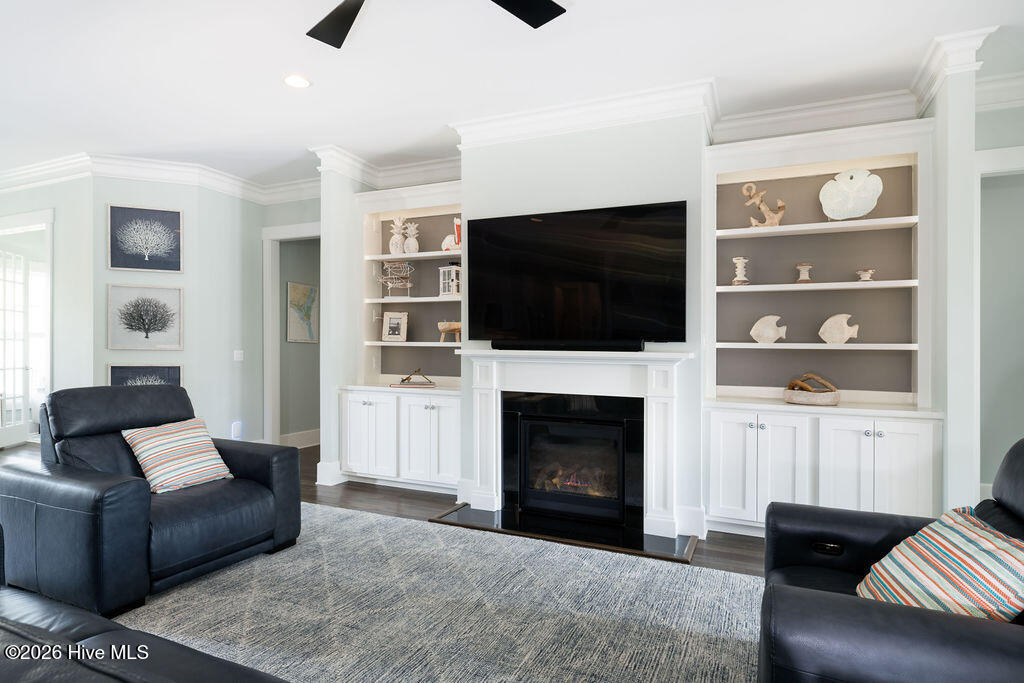 100561843 | Photo 13