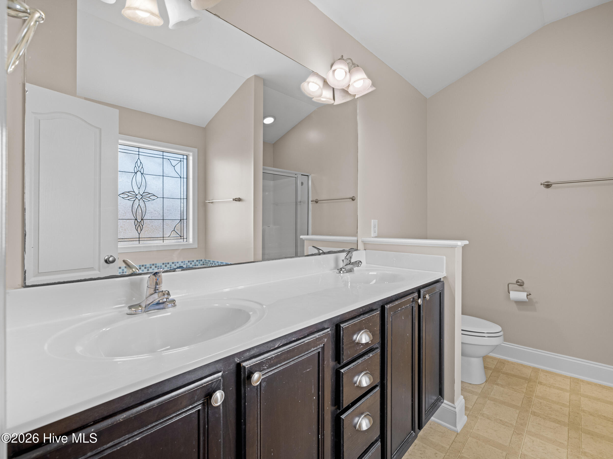 100549292 | Photo 31