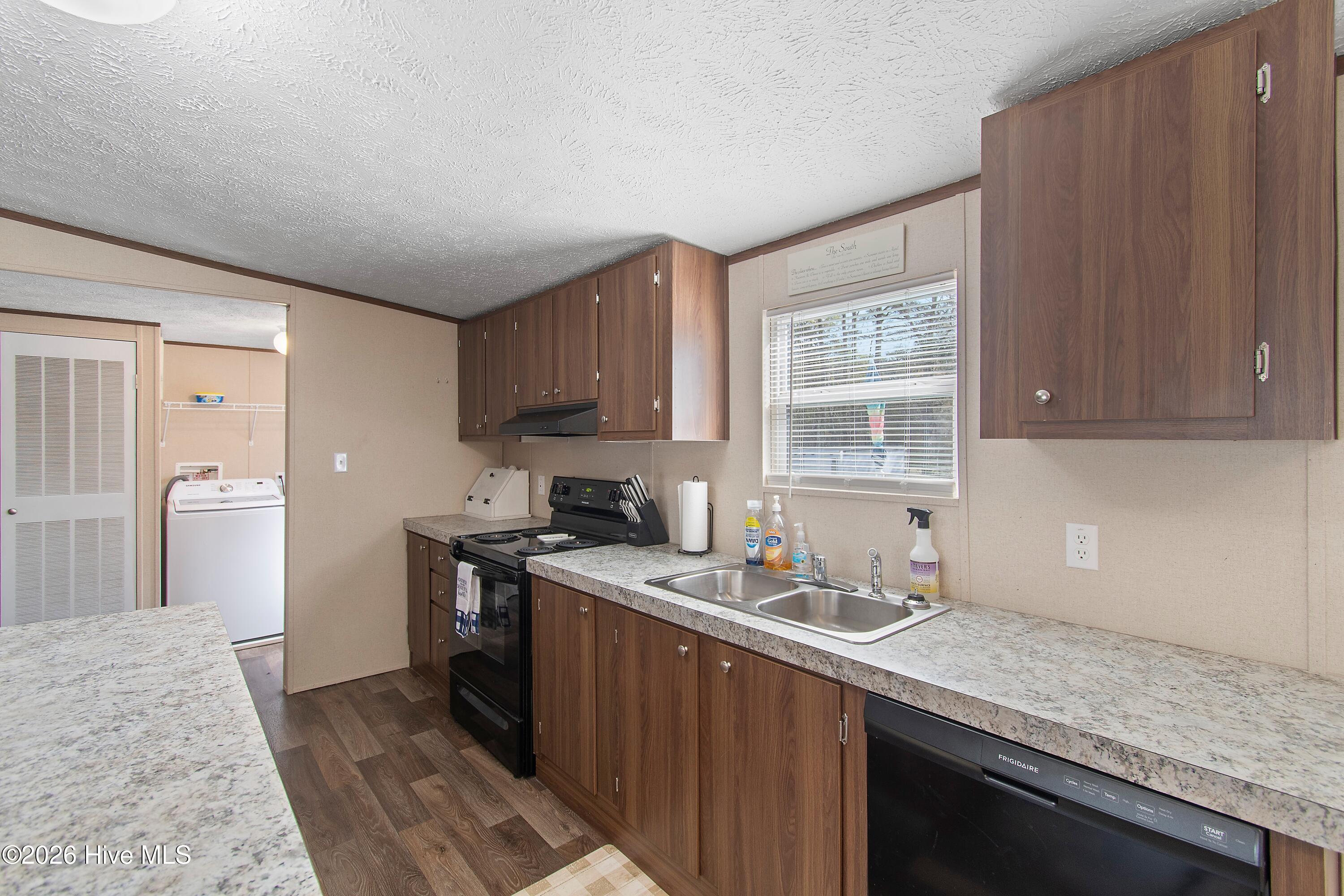 100563452 | Photo 16