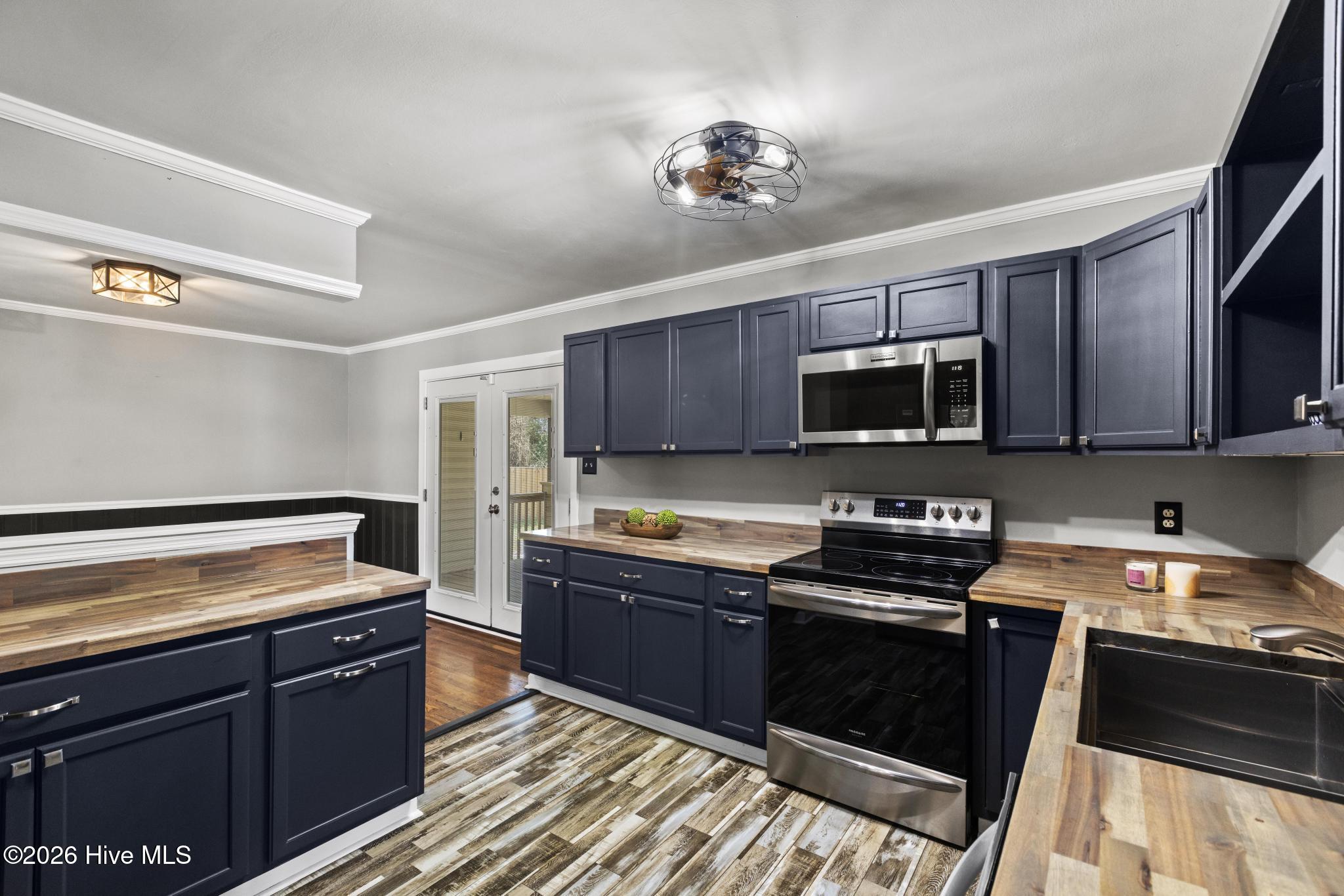 100558586 | Photo 13