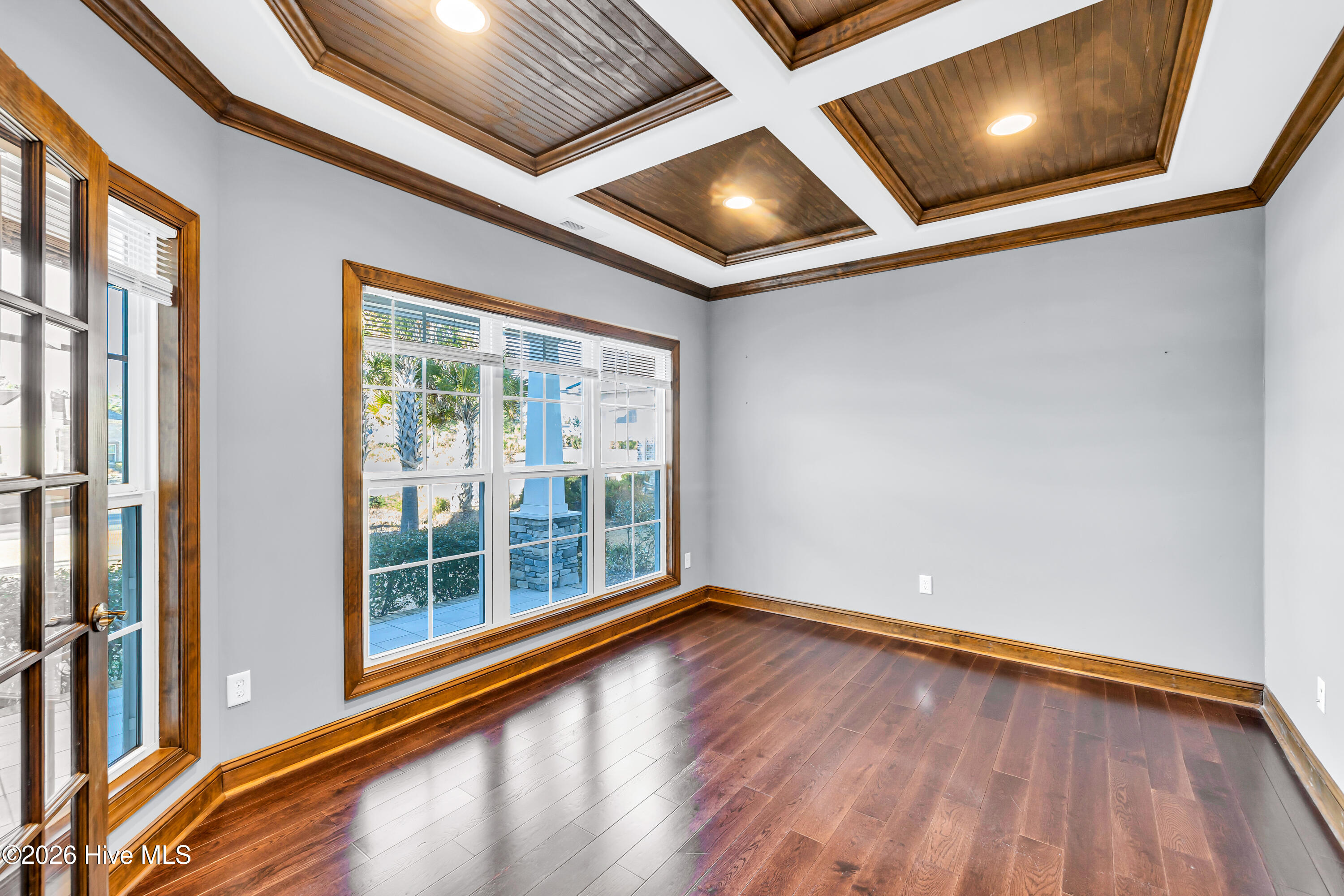 100550205 | Photo 37