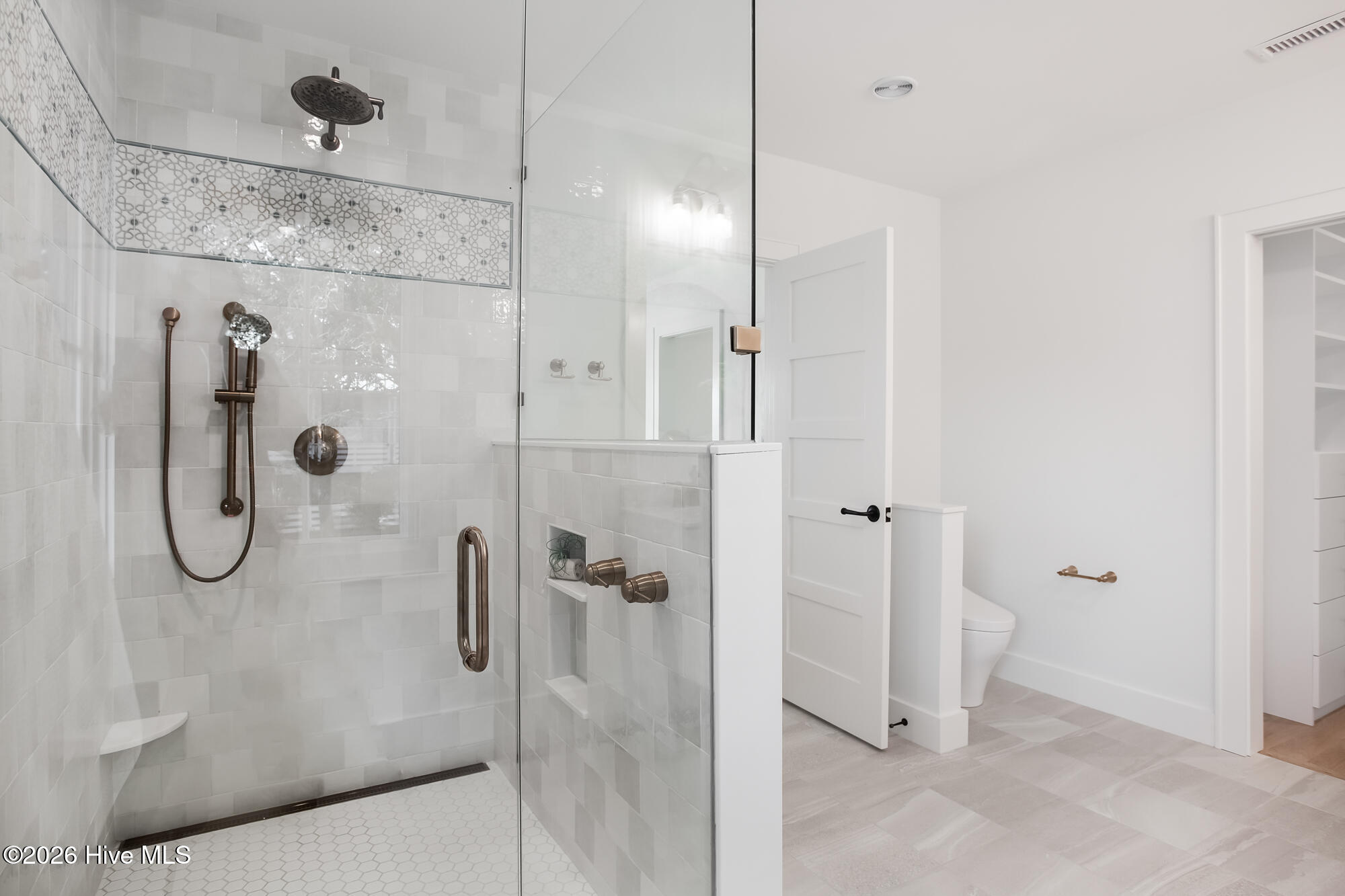 100550703 | Photo 44