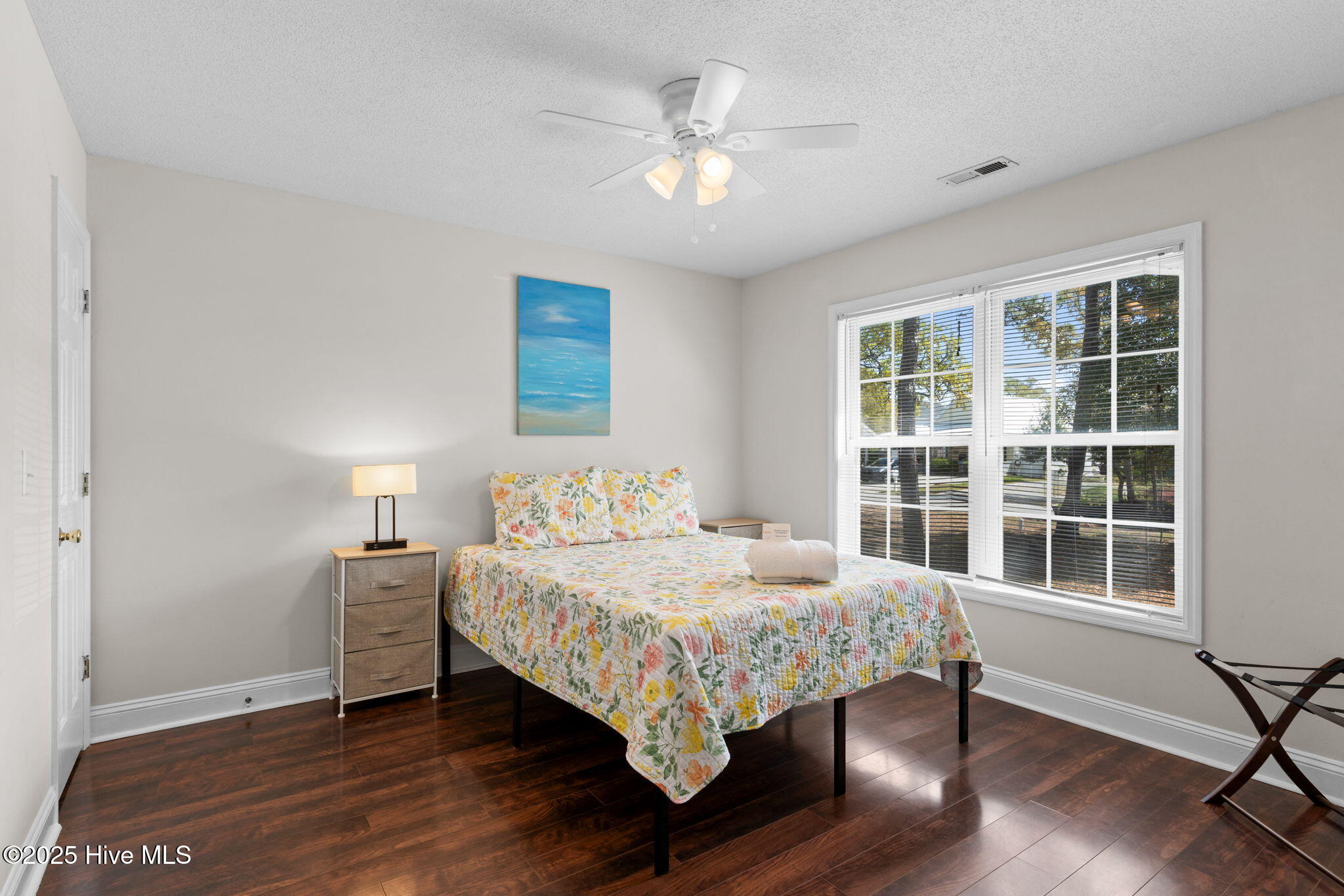 100558443 | Photo 15