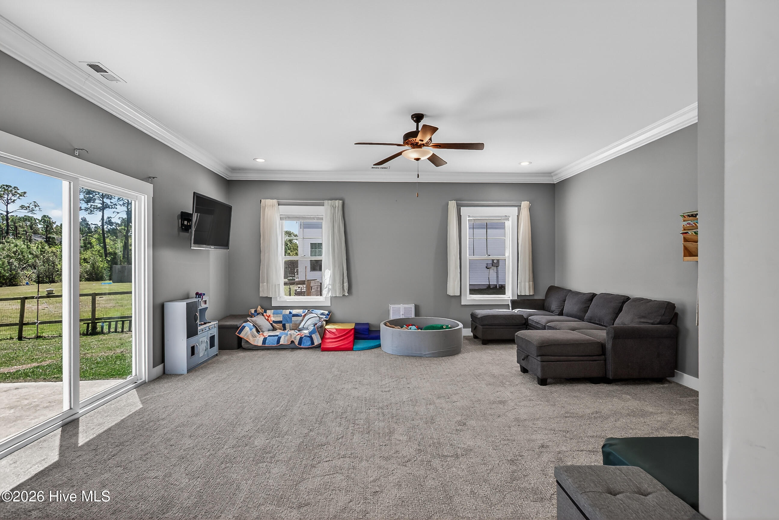 100569243 | Photo 13