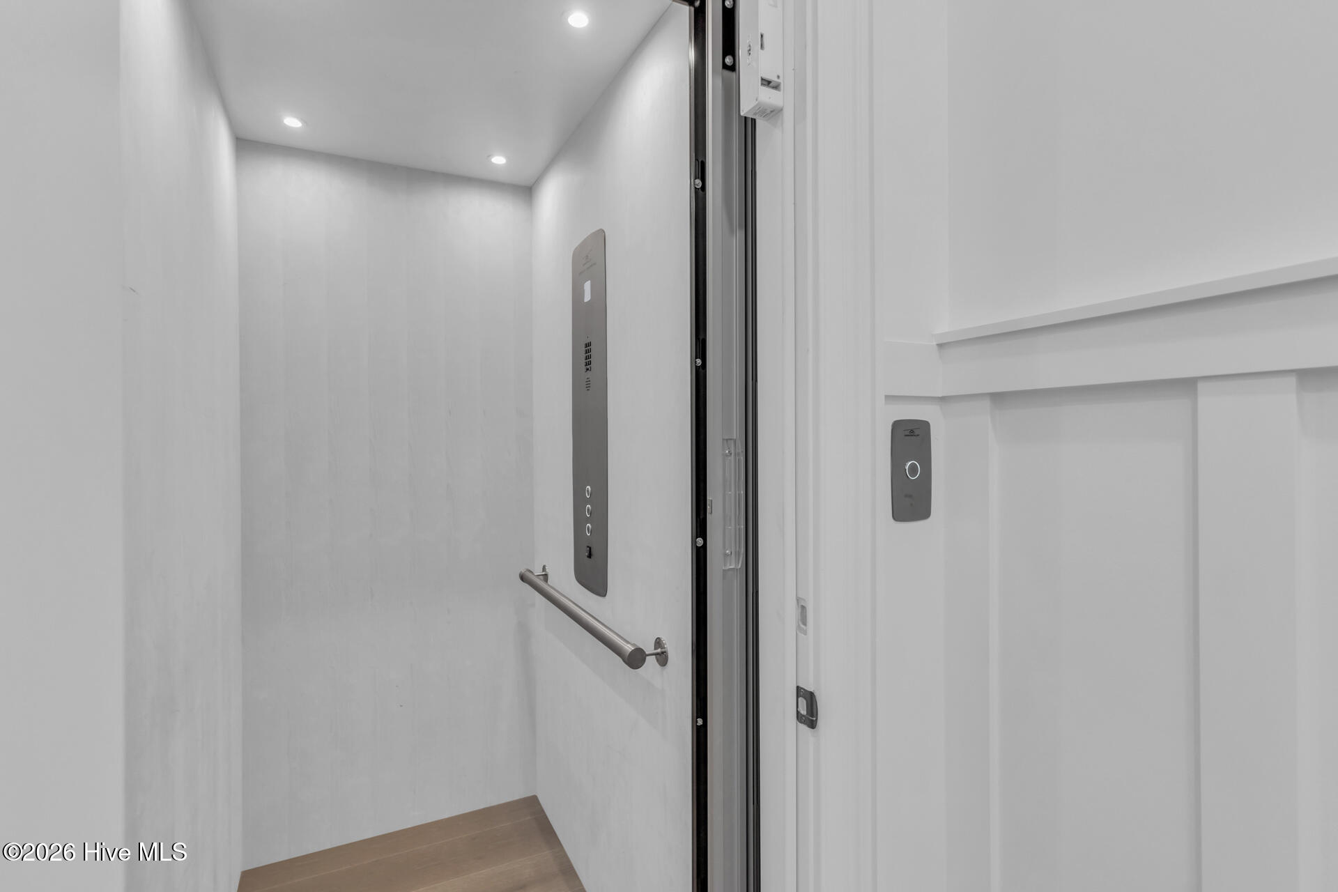 100553549 | Photo 74