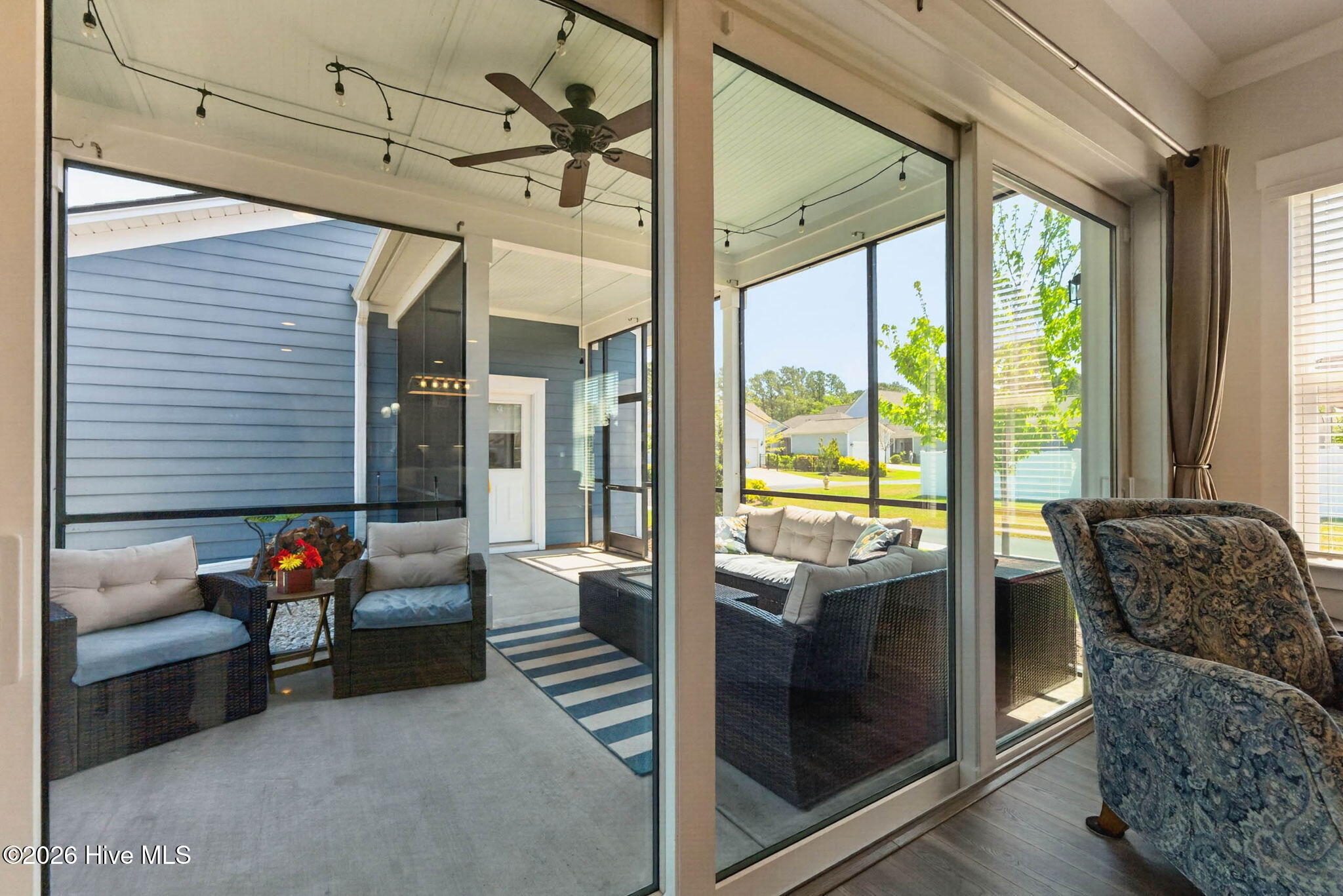 100567275 | Photo 43