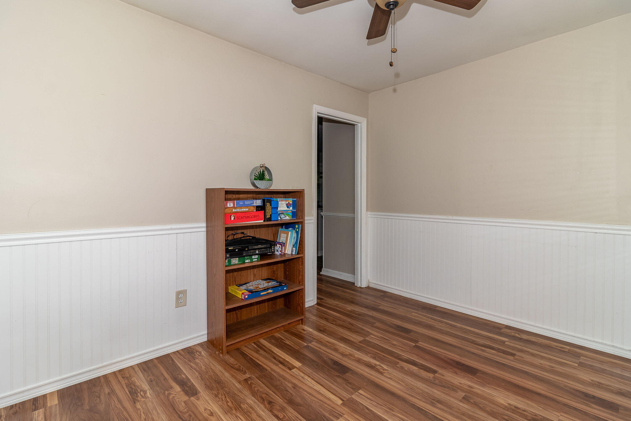 23-web-or-mls-105 DRESDEN DR A©-9896