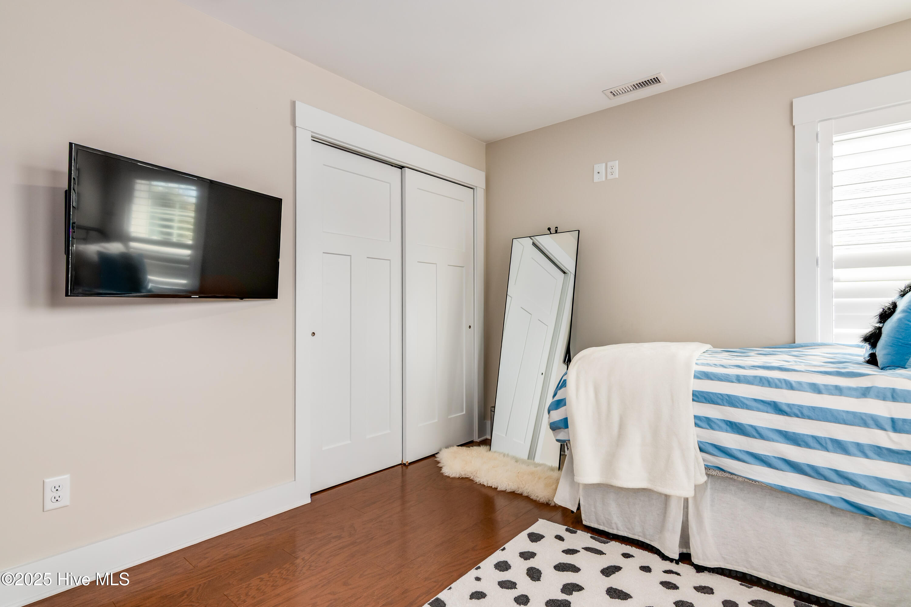 100501018 | Photo 34