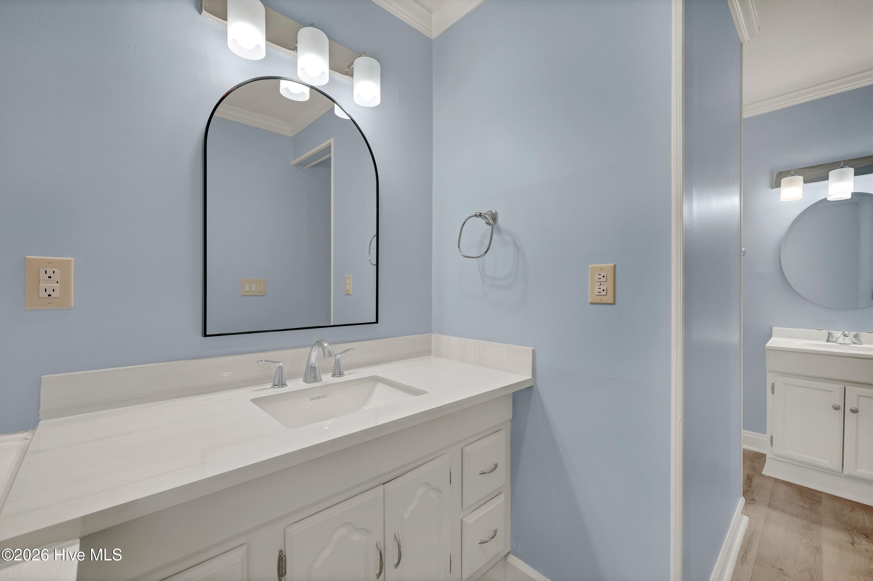 100565144 | Photo 19