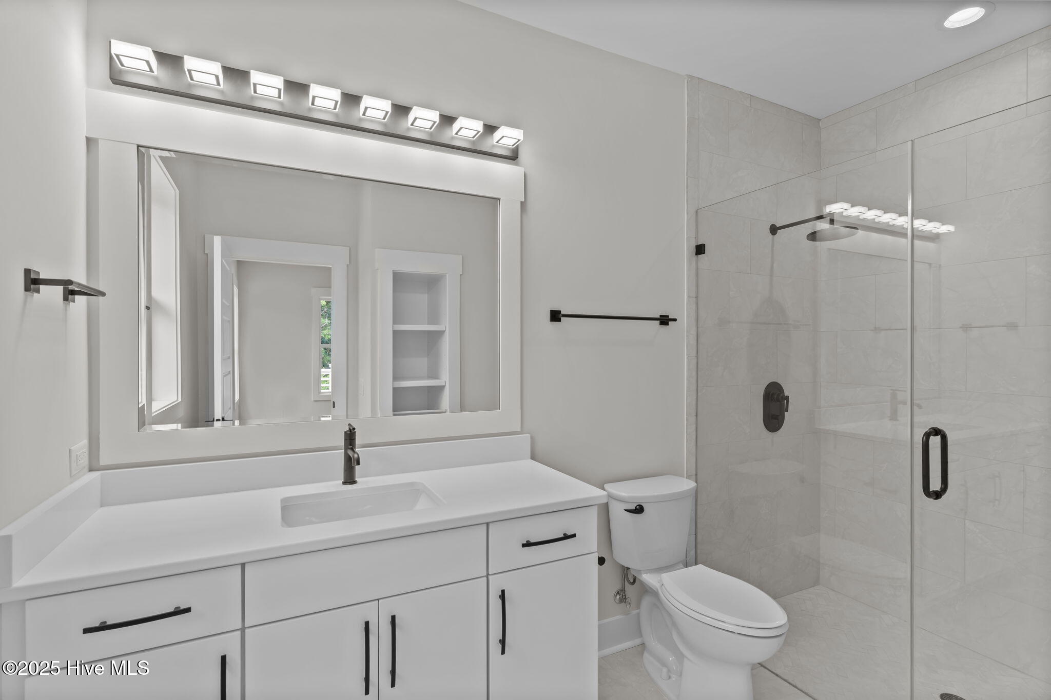 100548099 | Photo 51