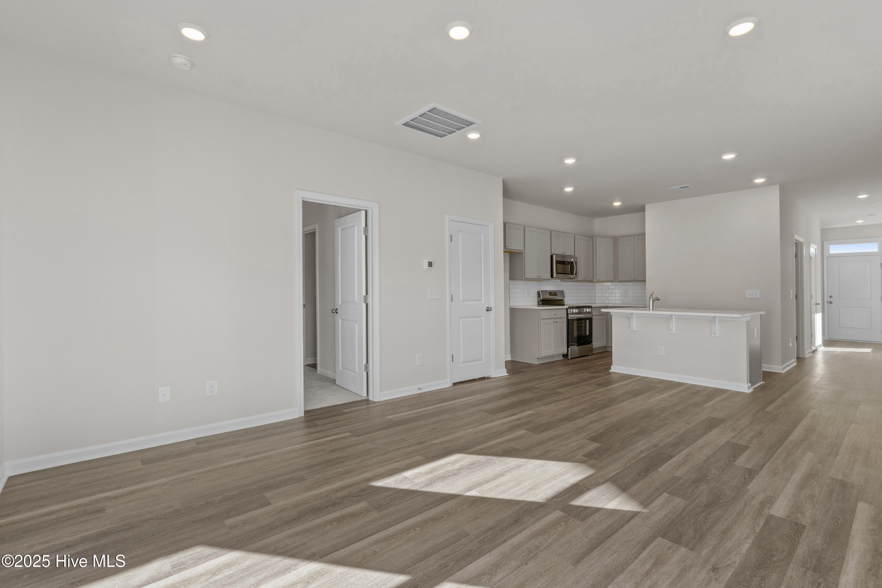 100536567 | Photo 13