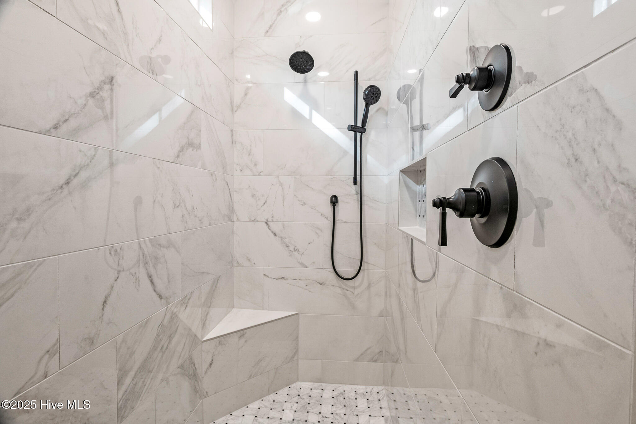 100535512 | Photo 25