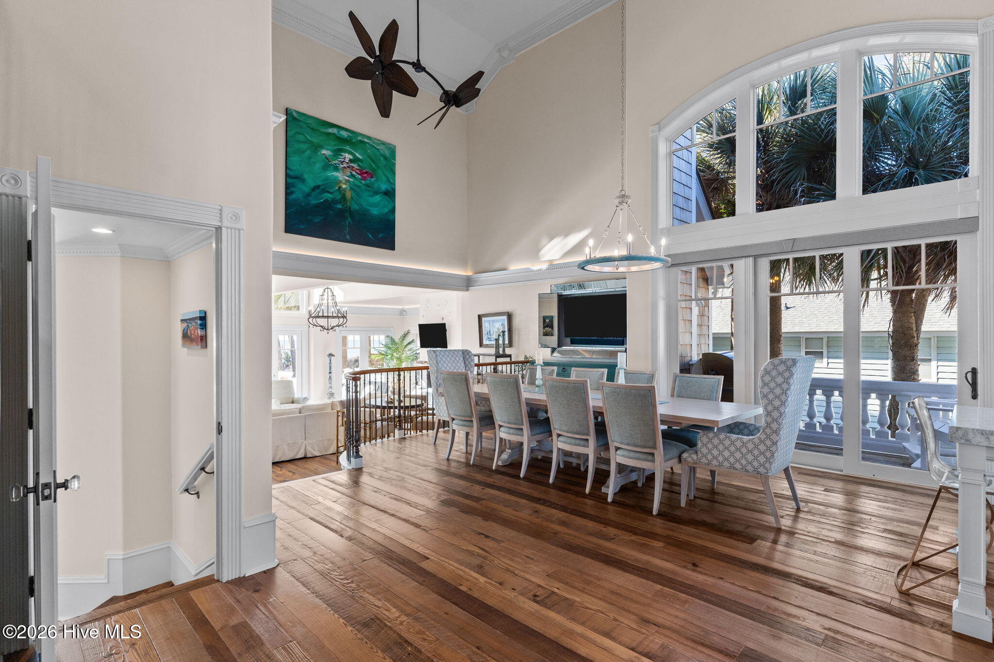 100552689 | Photo 25