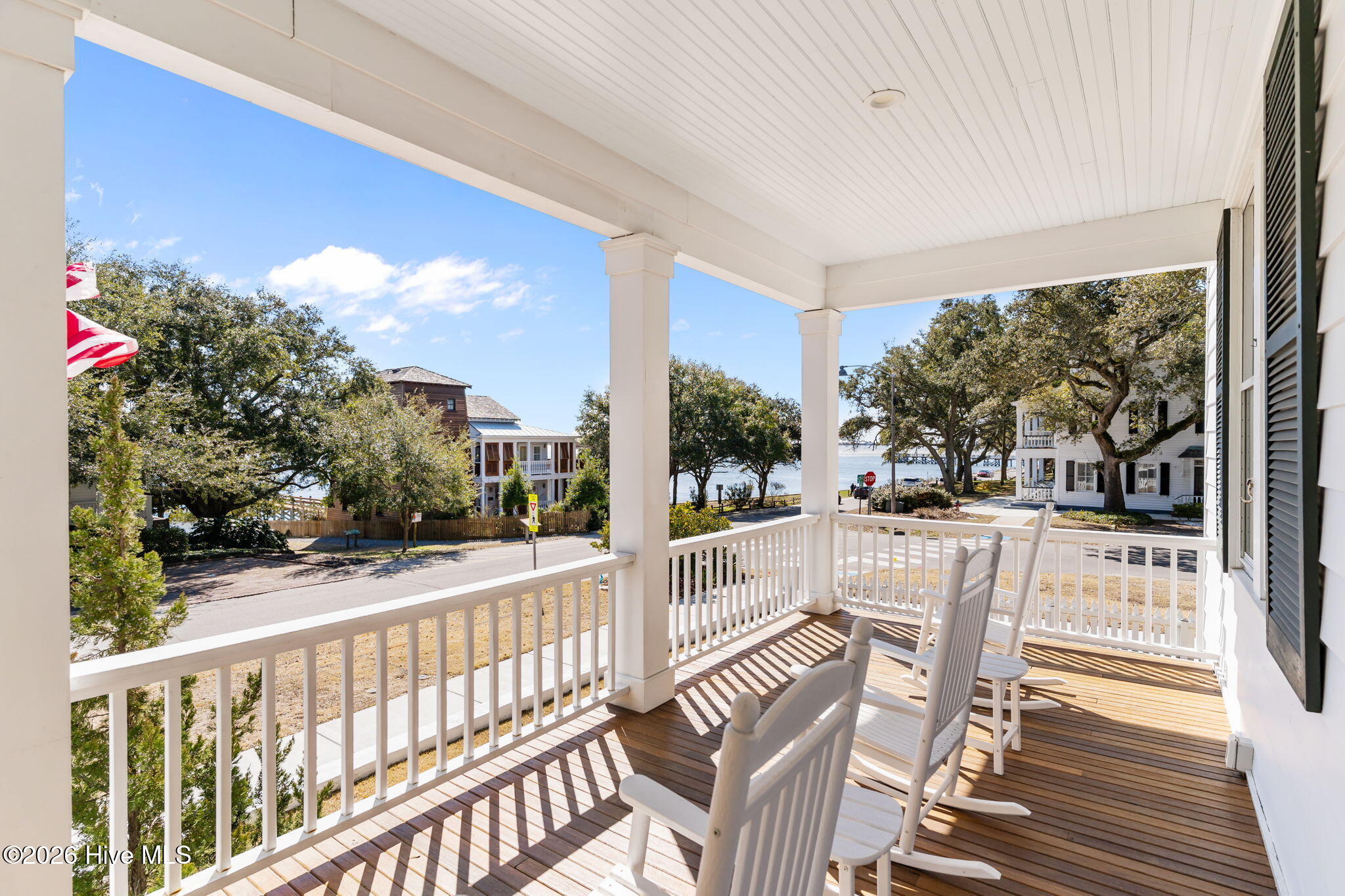 100562122 | Photo 10