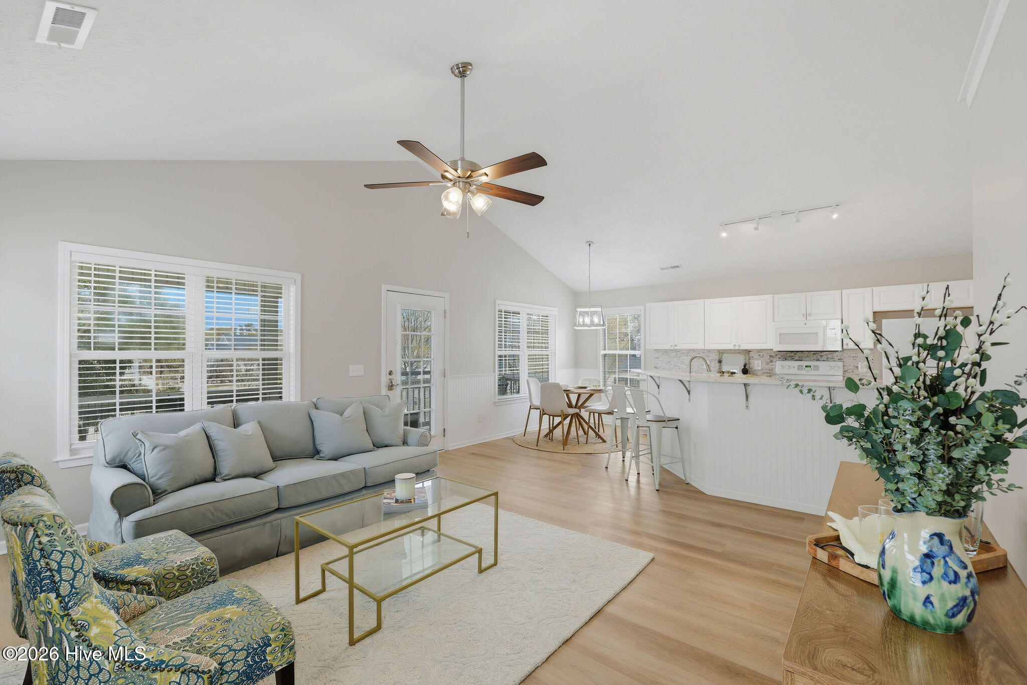 100562834 | Photo 18