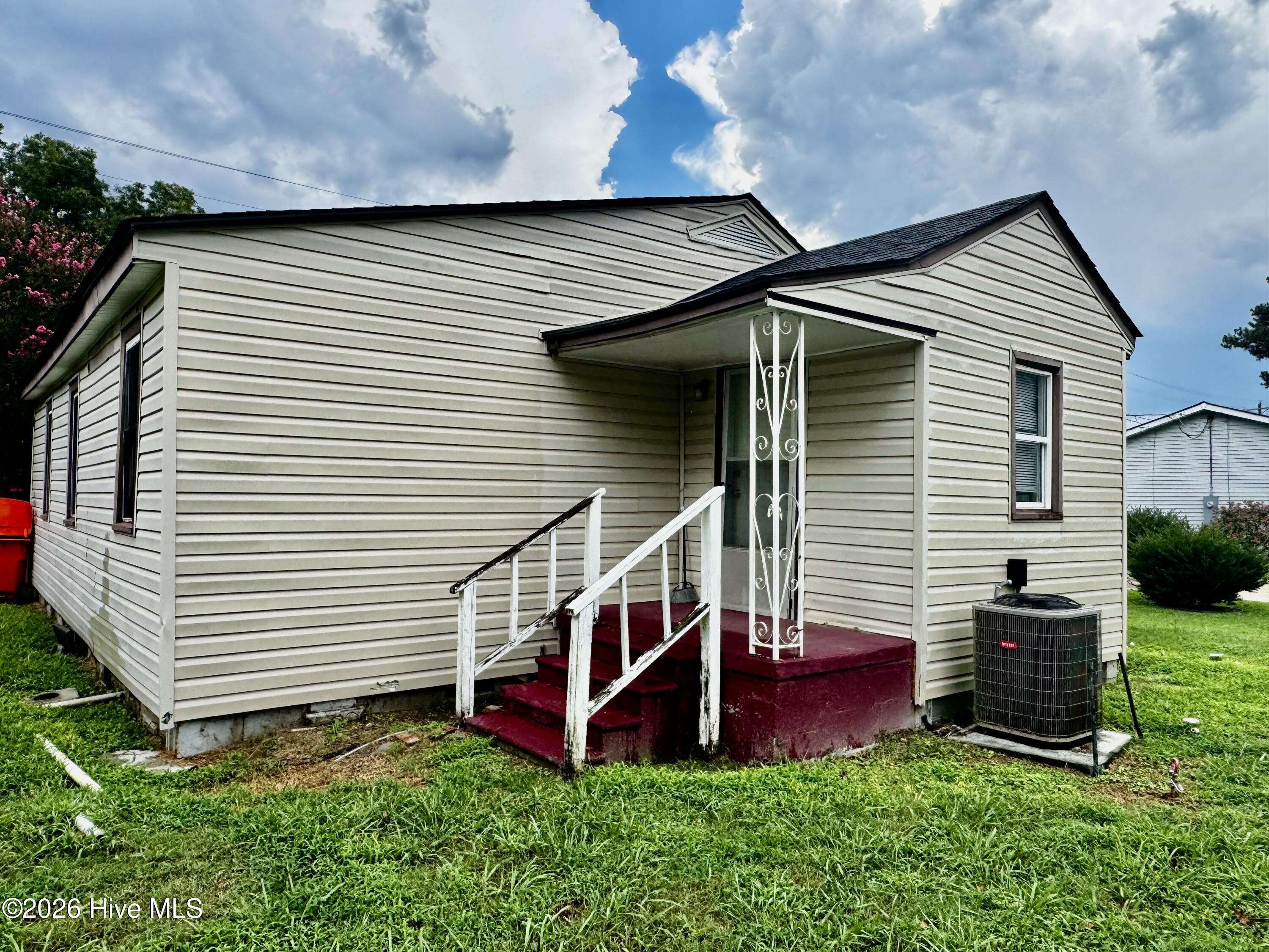 Exterior photo of 616 Cardwell Street, Elizabeth City, NC 27909. MLS: 100601862