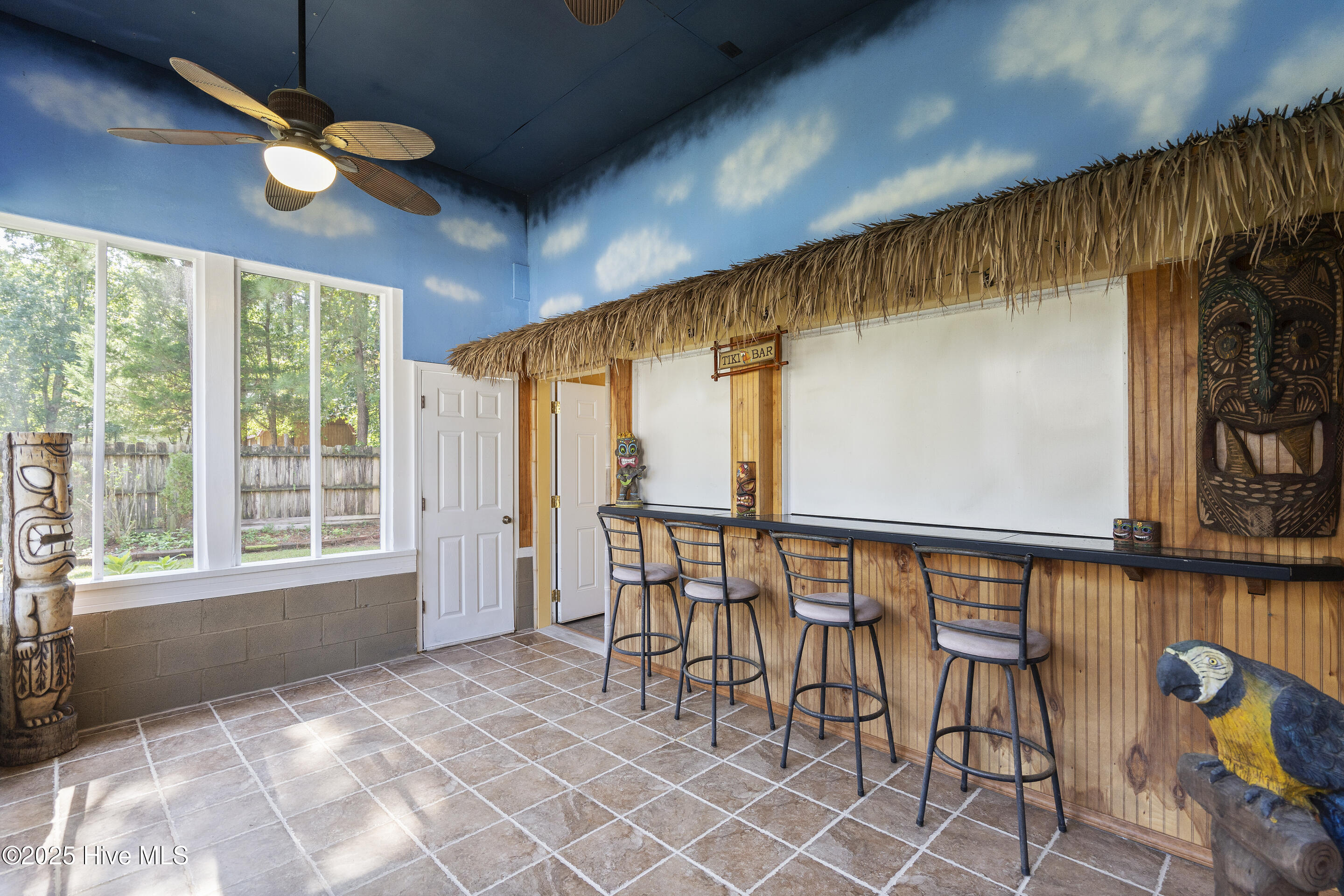 100503346 | Photo 64