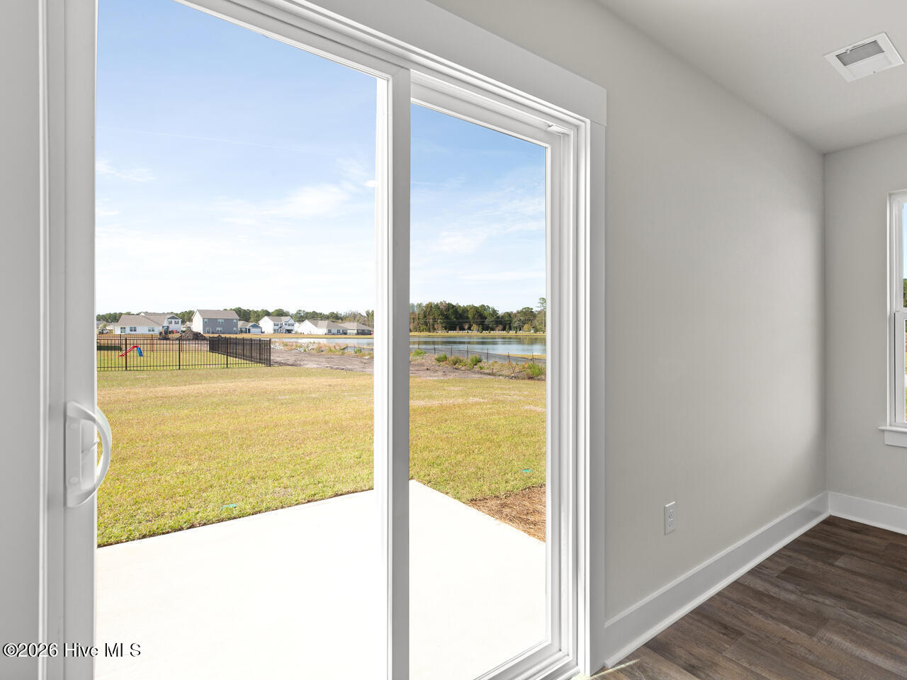 100553387 | Photo 18