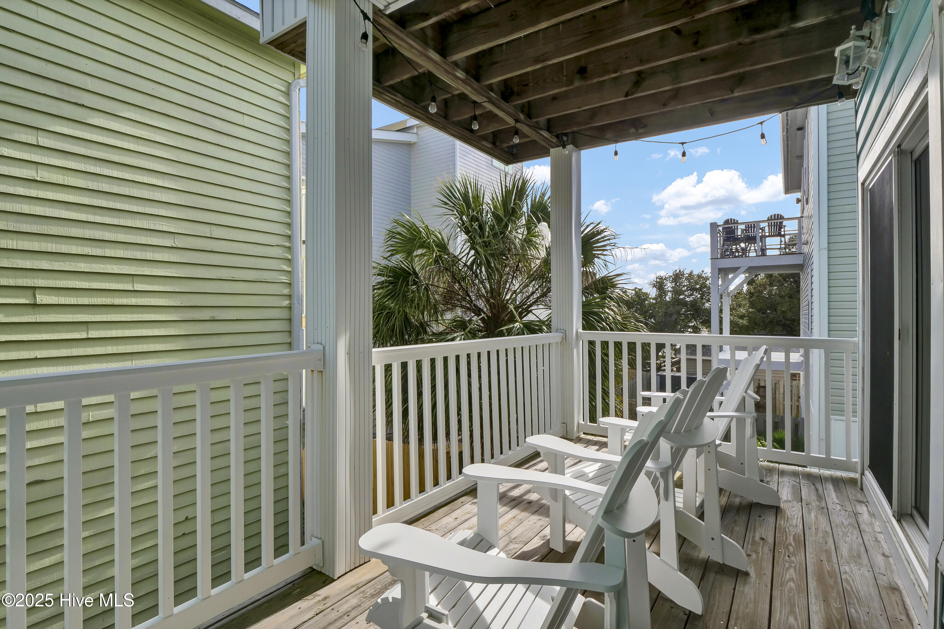 100526208 | Photo 18